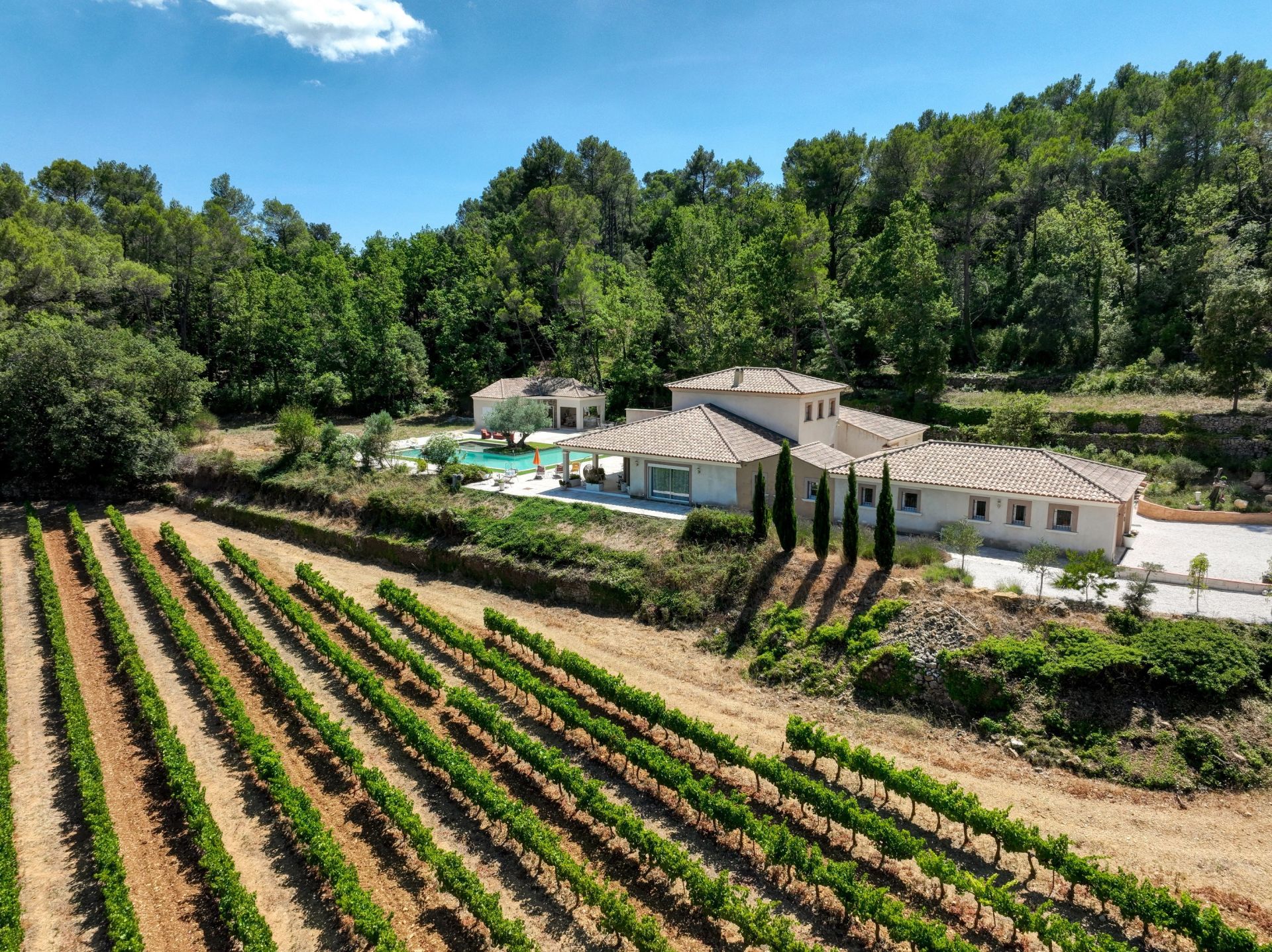 house 7 Rooms for sale on BESSE SUR ISSOLE (83890)