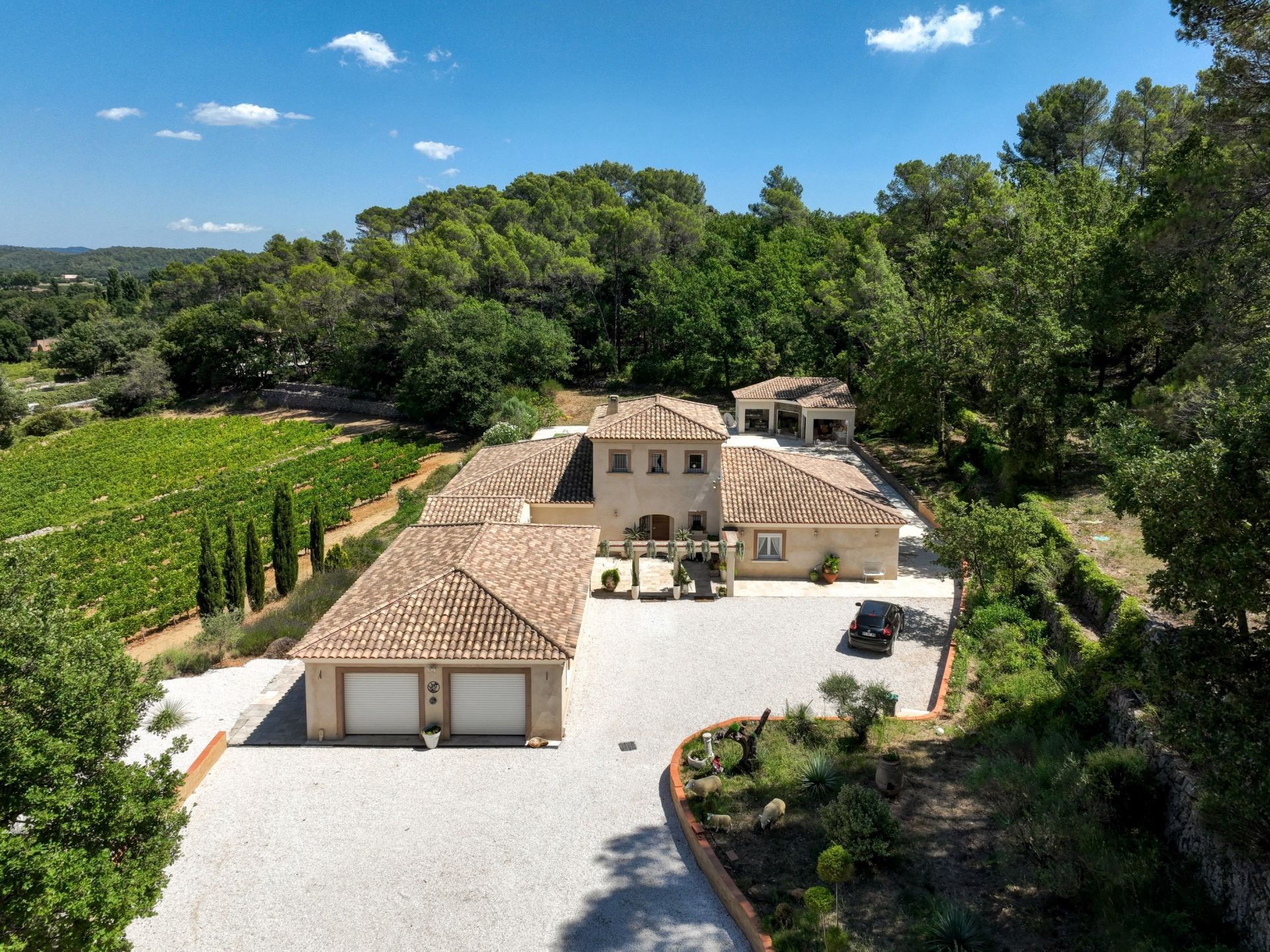 maison 7 Pièces en vente sur BESSE SUR ISSOLE (83890)