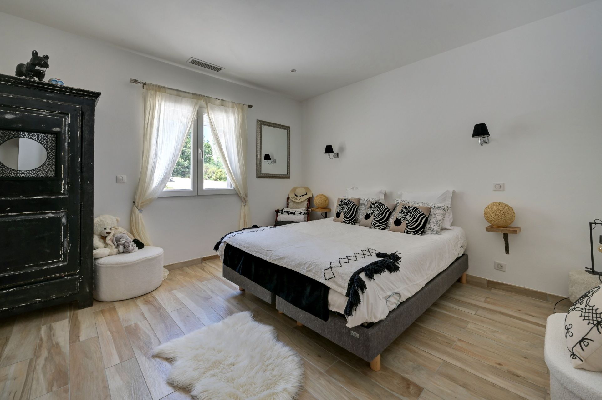 house 7 Rooms for sale on BESSE SUR ISSOLE (83890)