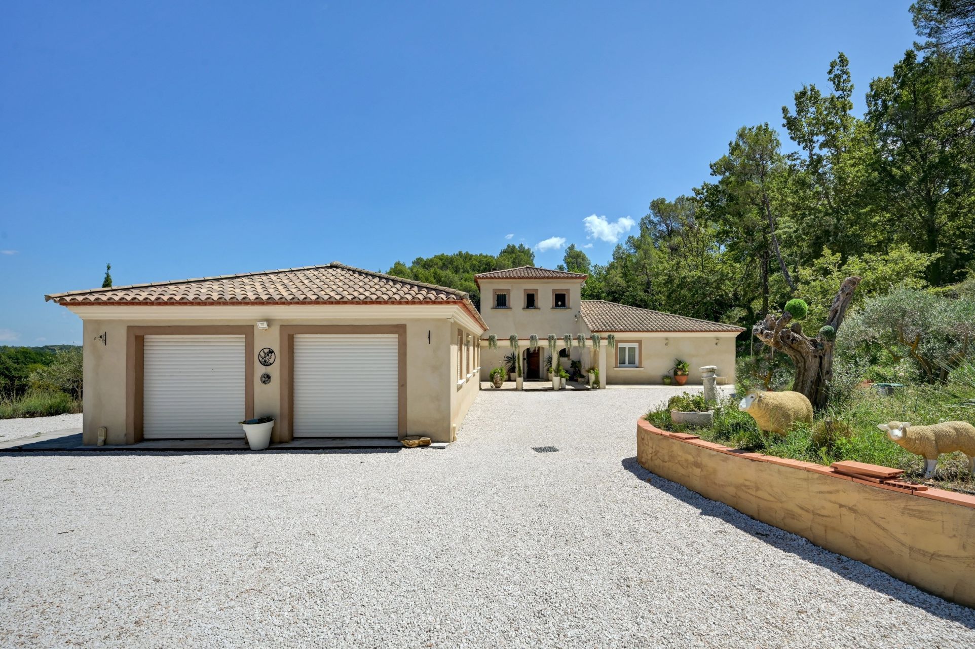maison 7 Pièces en vente sur BESSE SUR ISSOLE (83890)