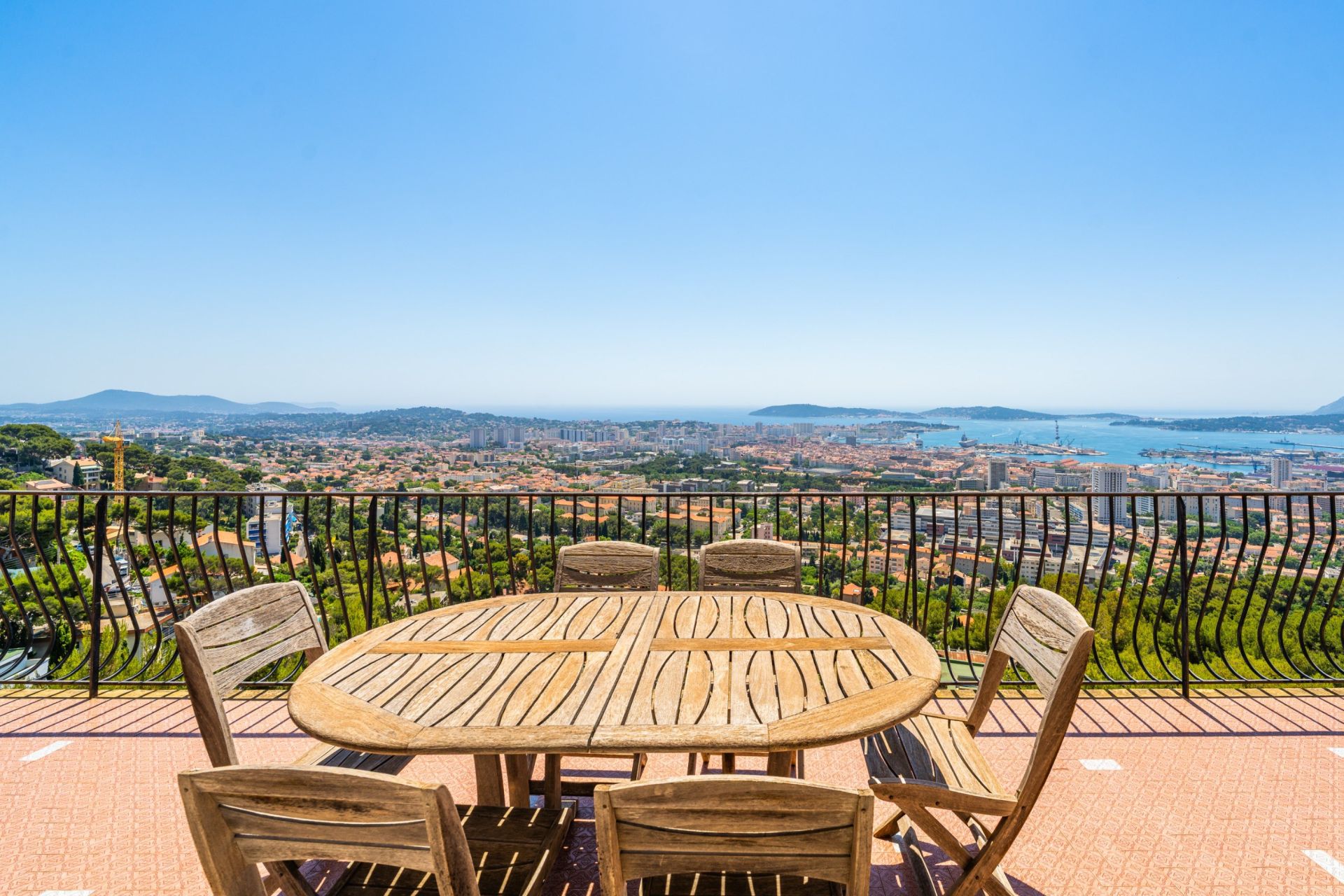house 6 Rooms for sale on TOULON (83000)