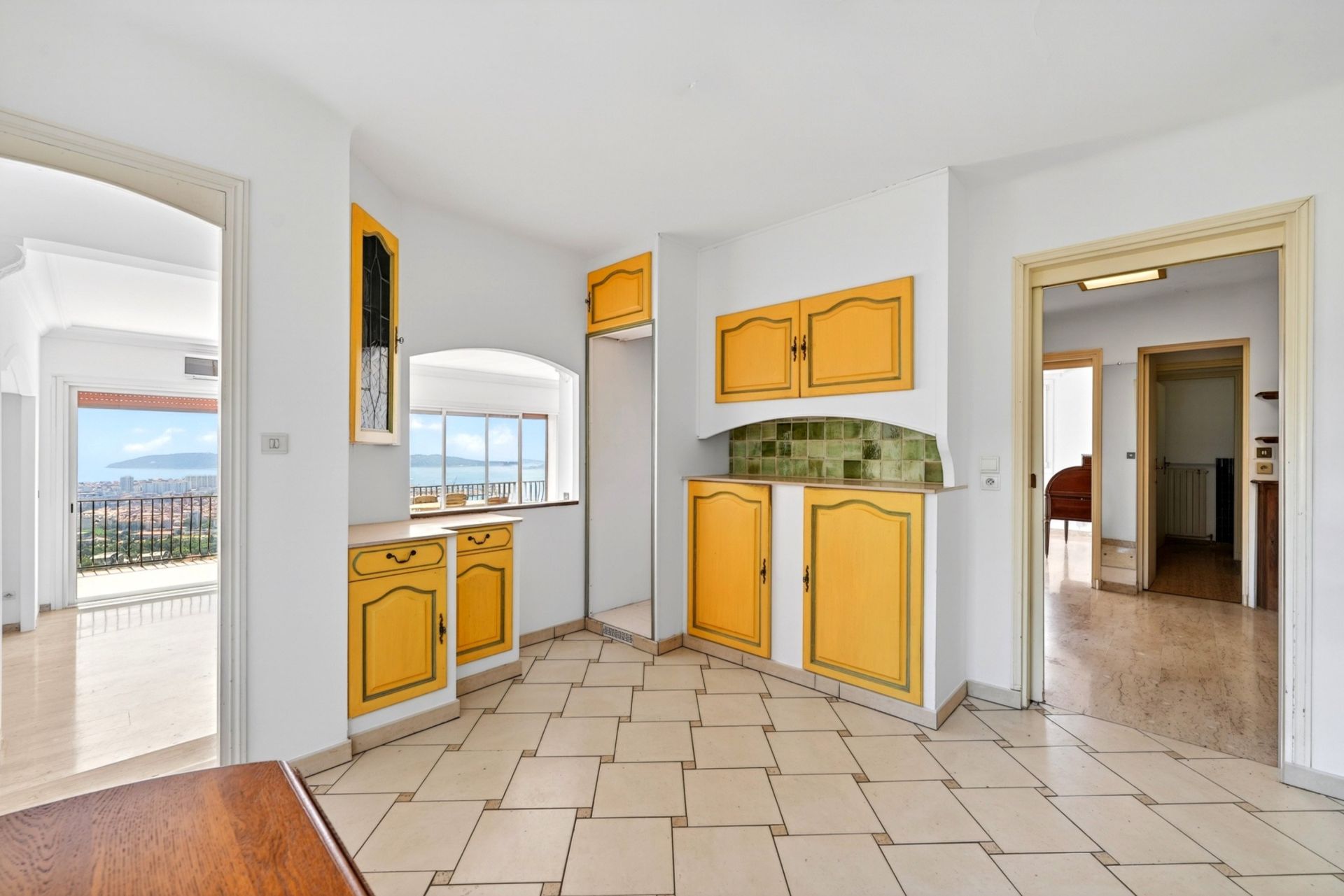 house 6 Rooms for sale on TOULON (83000)
