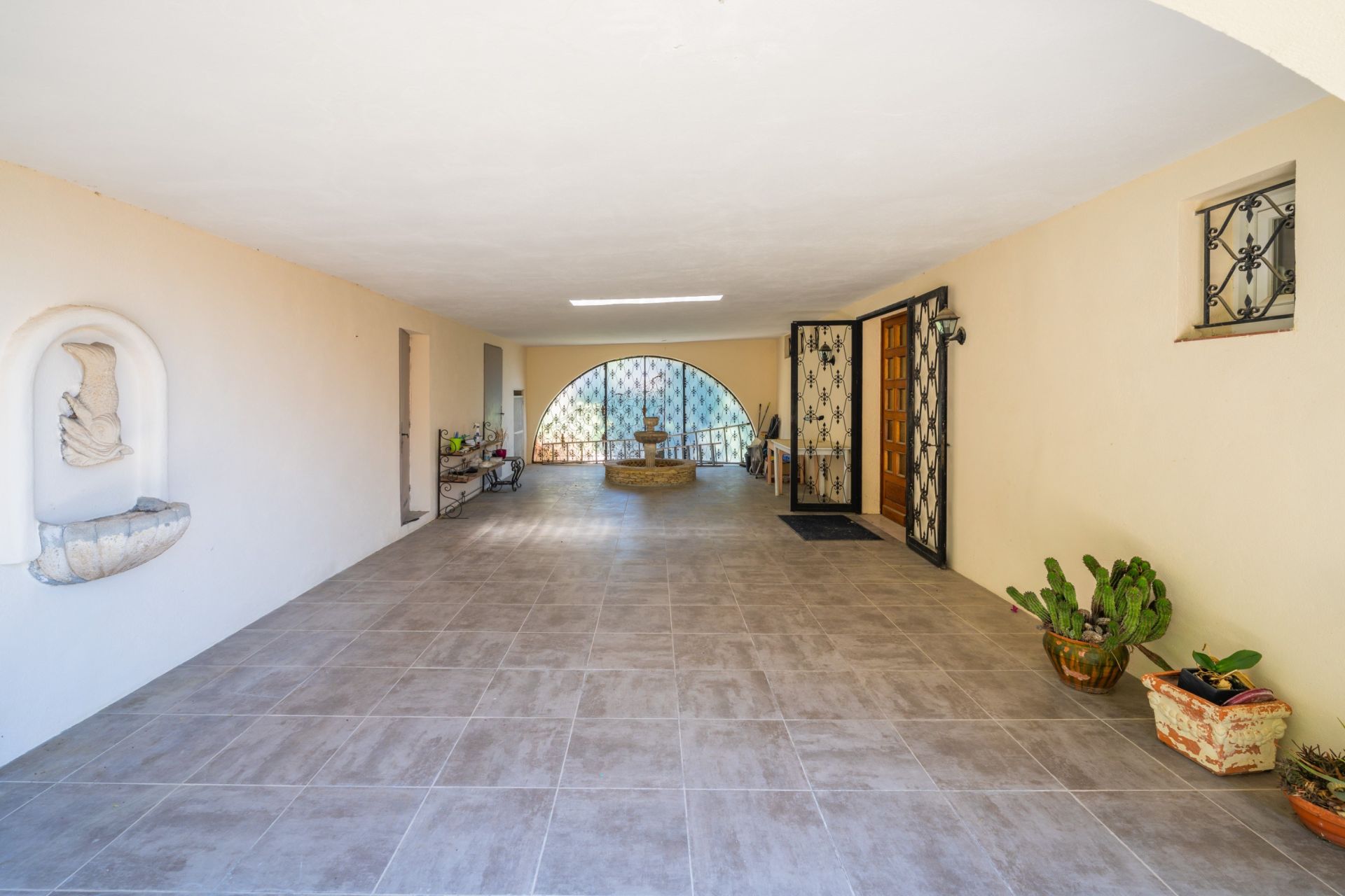 house 6 Rooms for sale on TOULON (83000)