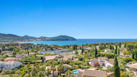 Vente Maison Saint-Cyr-sur-Mer 5&nbsp;Pièces 160&nbsp;m²