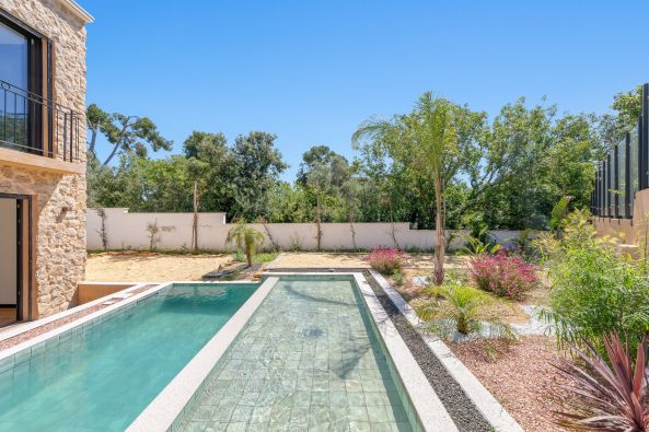Vente Maison Saint-Cyr-sur-Mer 5&nbsp;Pièces 160&nbsp;m²