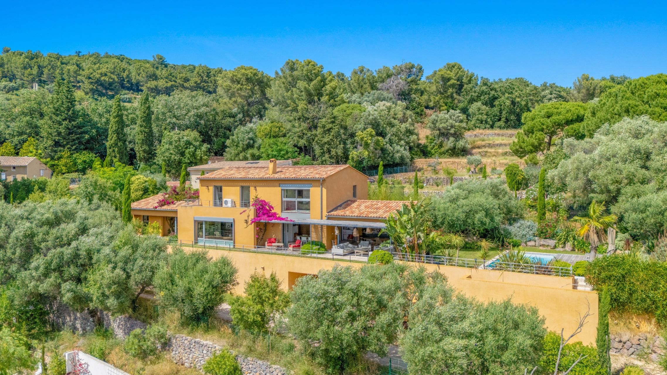 house 6 Rooms for sale on OLLIOULES (83190)