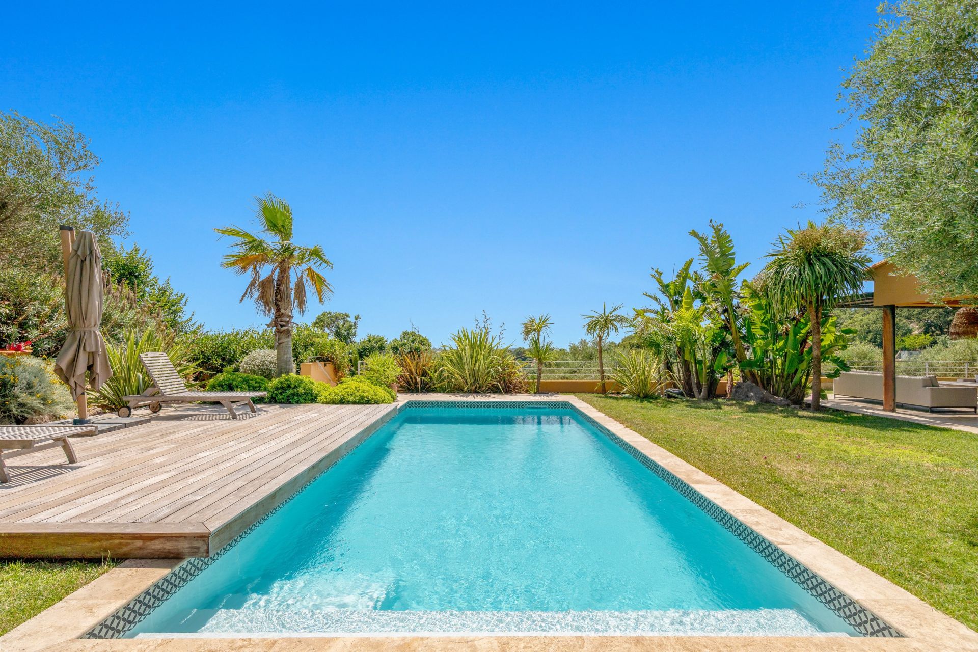 house 6 Rooms for sale on OLLIOULES (83190)