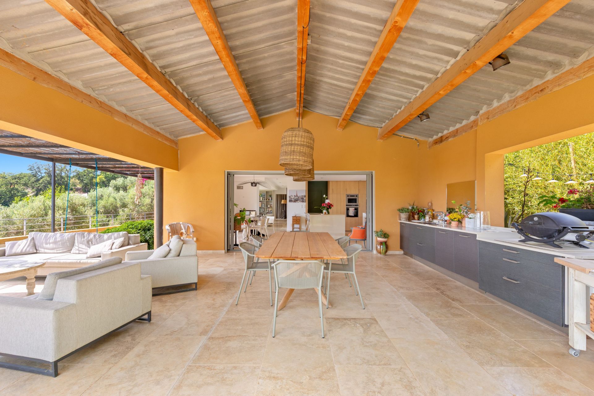house 6 Rooms for sale on OLLIOULES (83190)