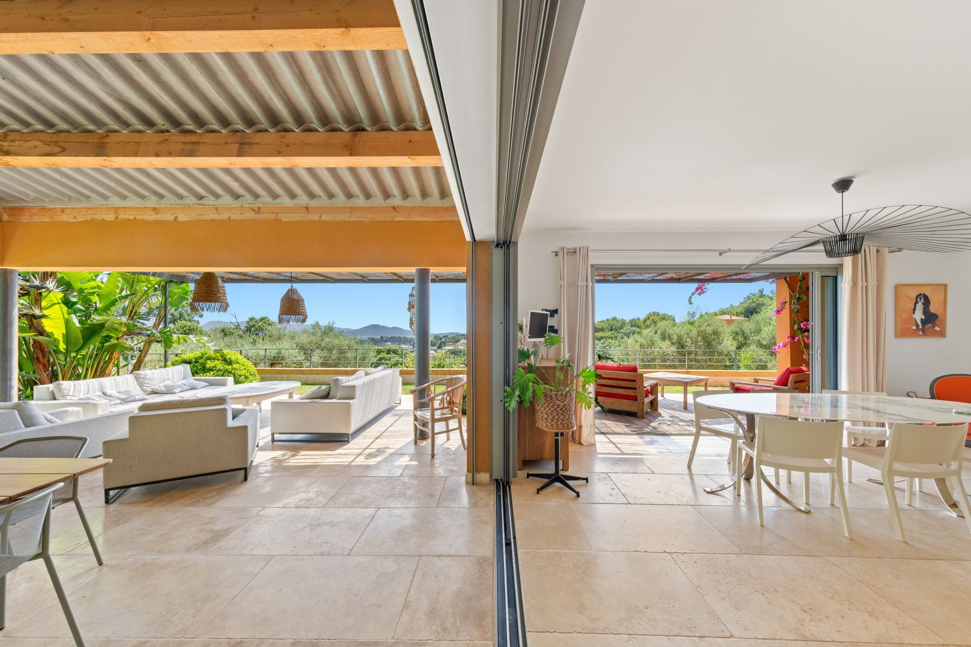 house 6 Rooms for sale on OLLIOULES (83190)