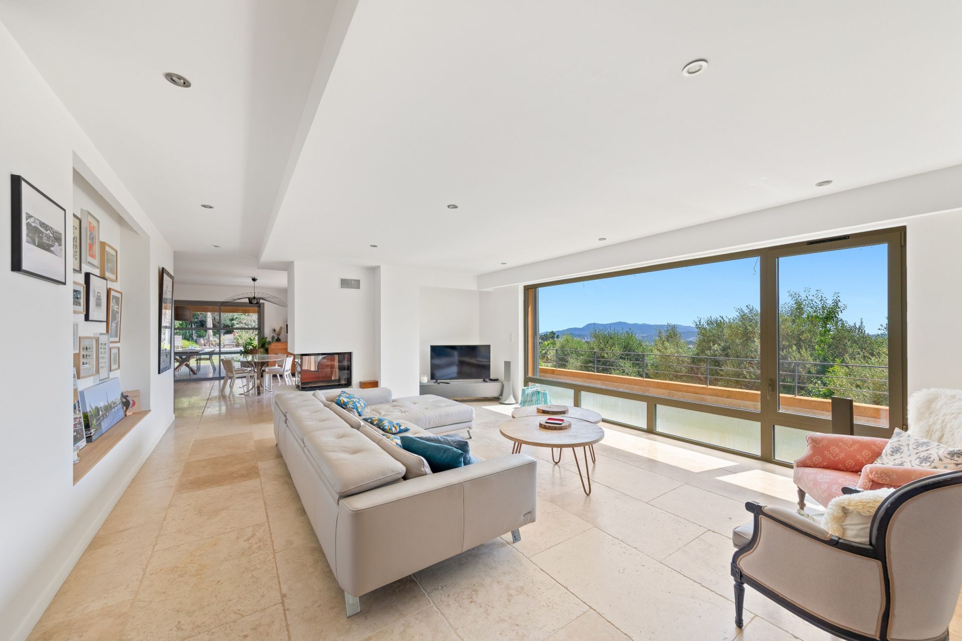 house 6 Rooms for sale on OLLIOULES (83190)