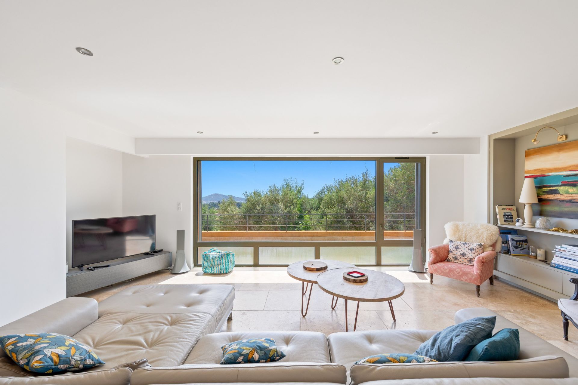 house 6 Rooms for sale on OLLIOULES (83190)