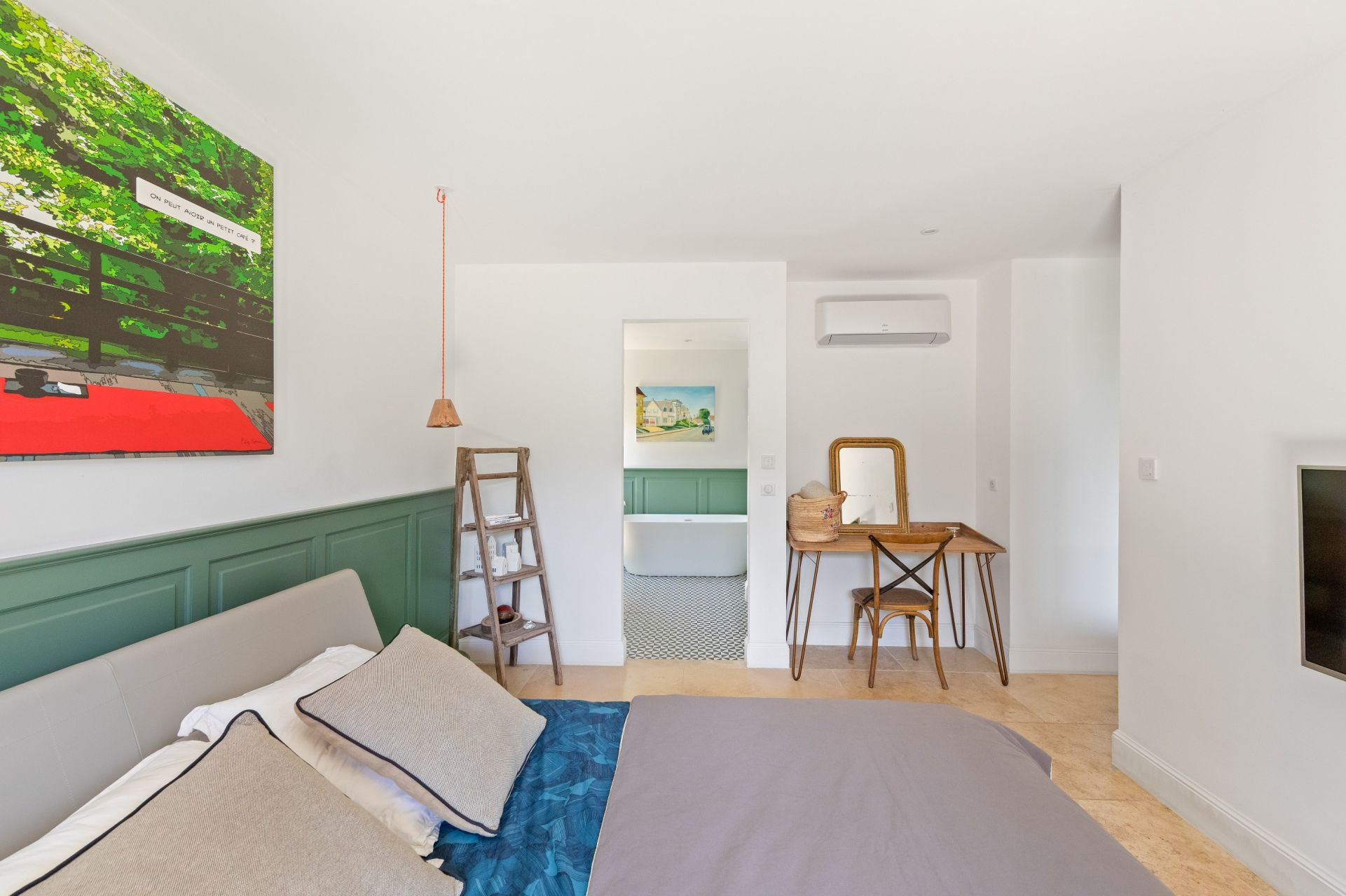 house 6 Rooms for sale on OLLIOULES (83190)