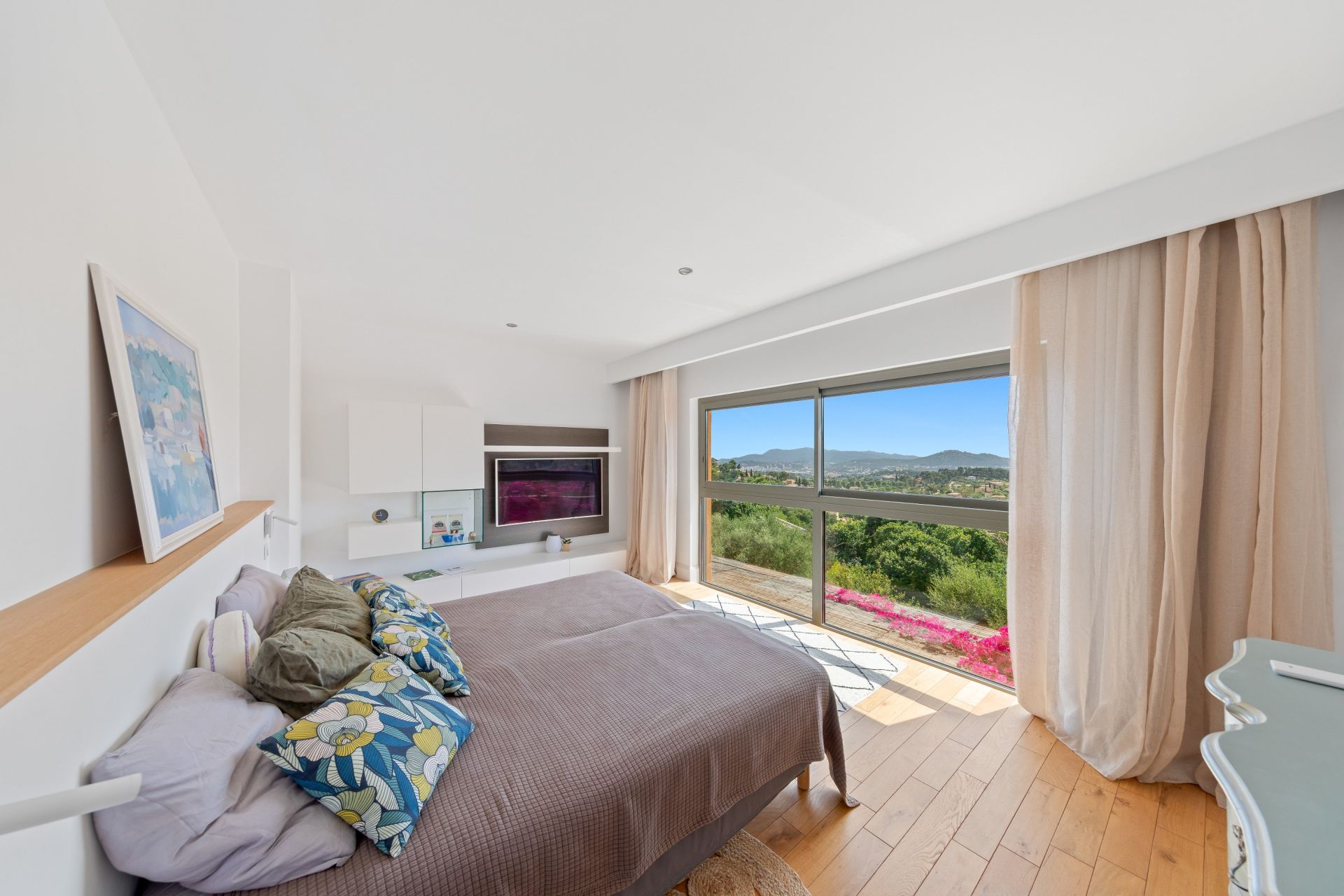 house 6 Rooms for sale on OLLIOULES (83190)