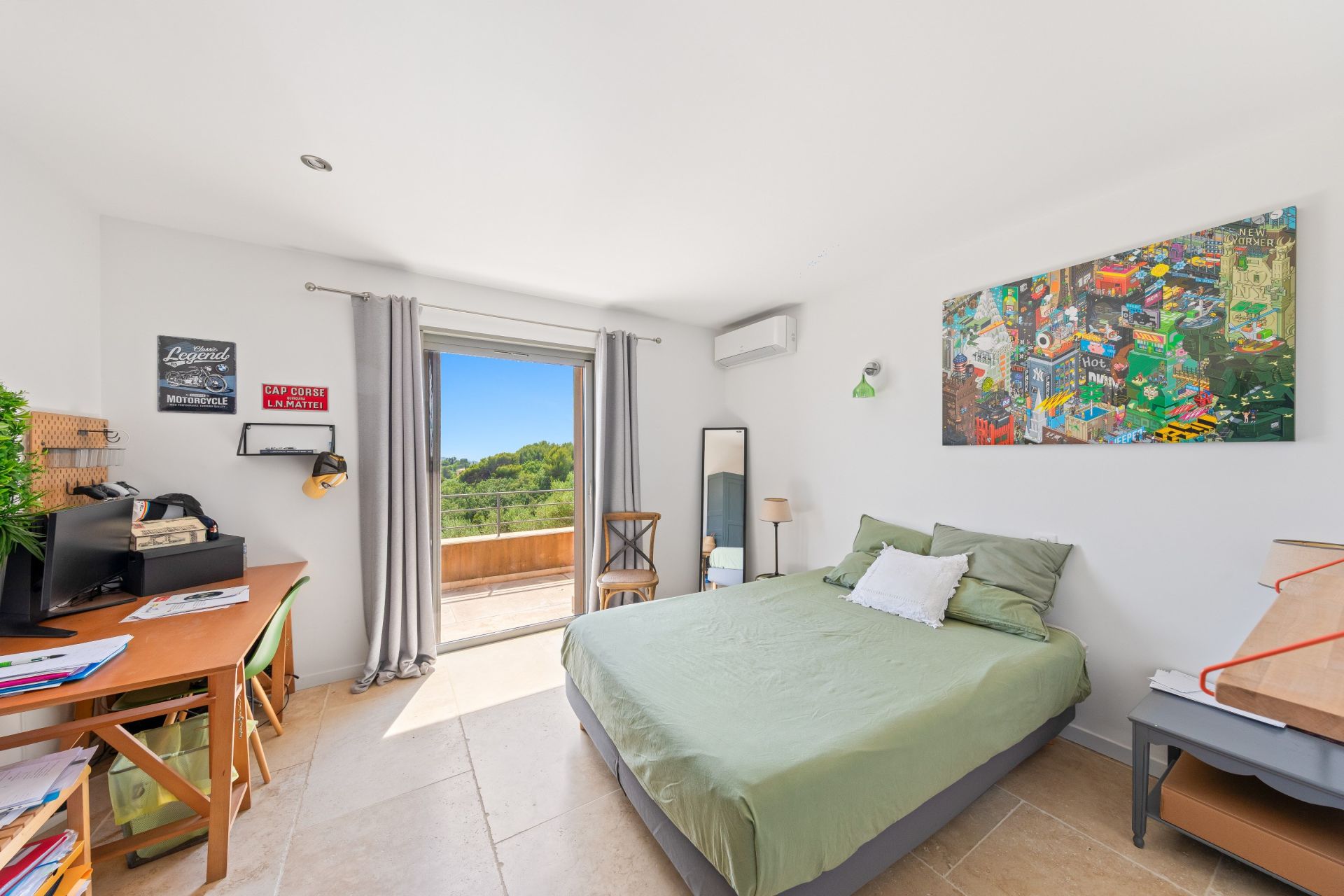 house 6 Rooms for sale on OLLIOULES (83190)