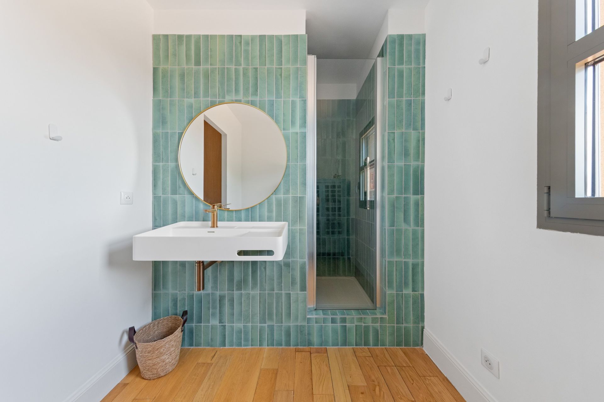 house 6 Rooms for sale on OLLIOULES (83190)