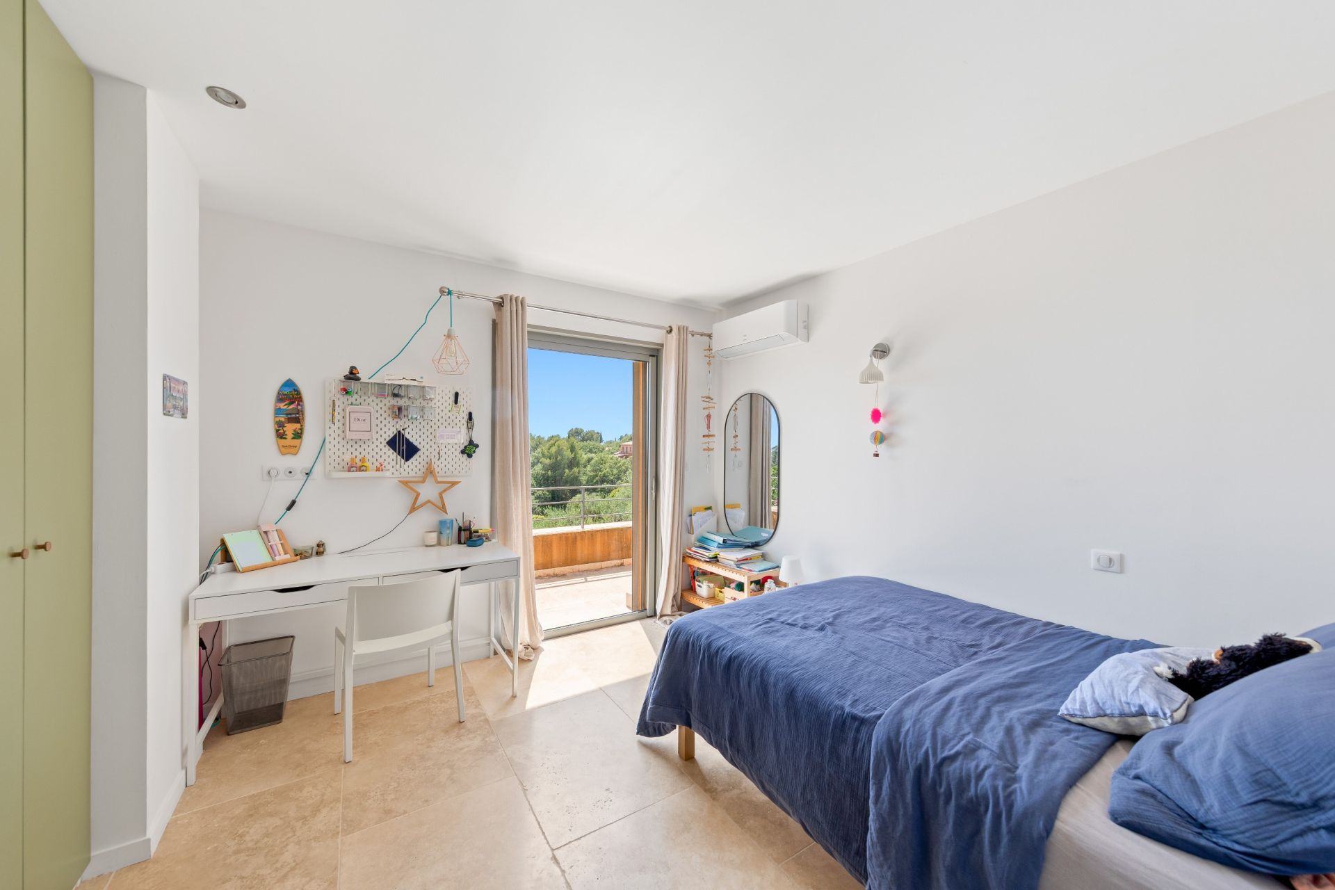 house 6 Rooms for sale on OLLIOULES (83190)
