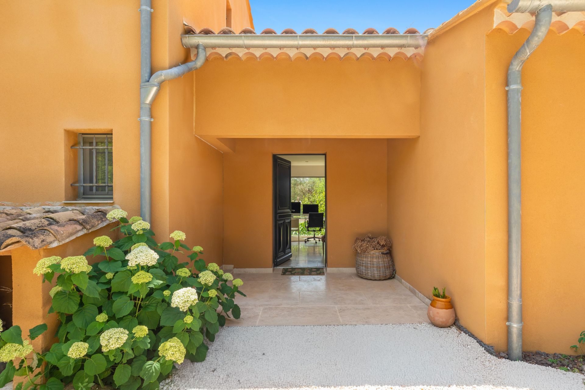 house 6 Rooms for sale on OLLIOULES (83190)