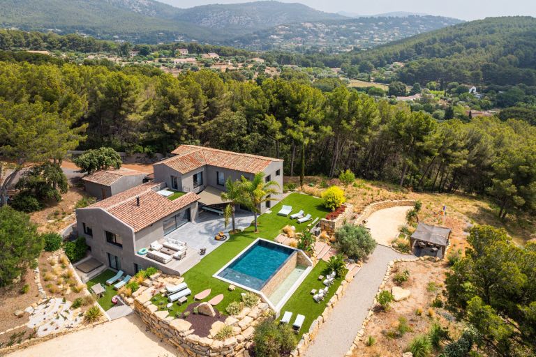 maison 8 Pièces en vente sur SANARY SUR MER (83110)