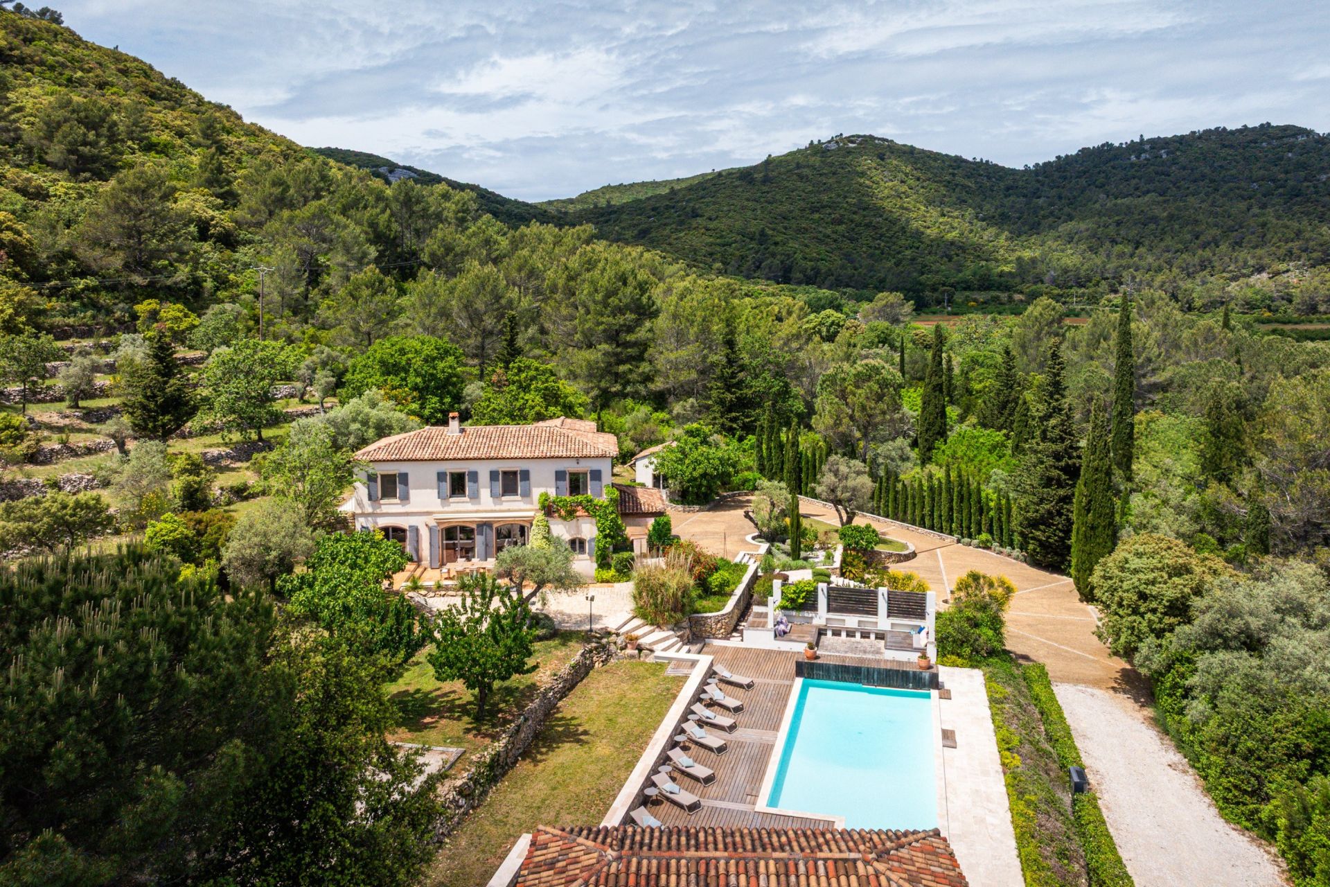 bastide 11 Rooms for sale on SOLLIES TOUCAS (83210)