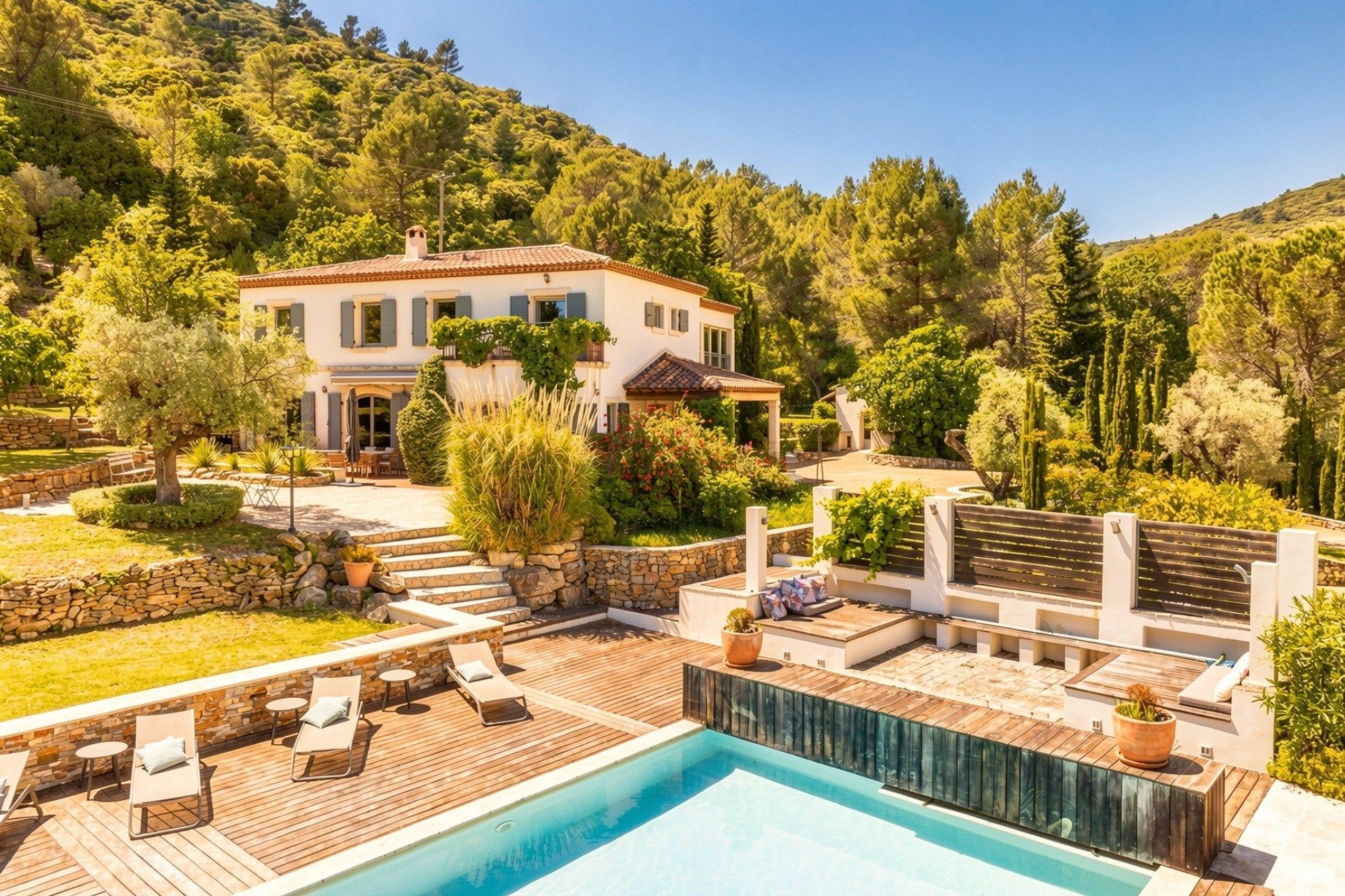 bastide 11 Pièces en vente sur SOLLIES TOUCAS (83210)
