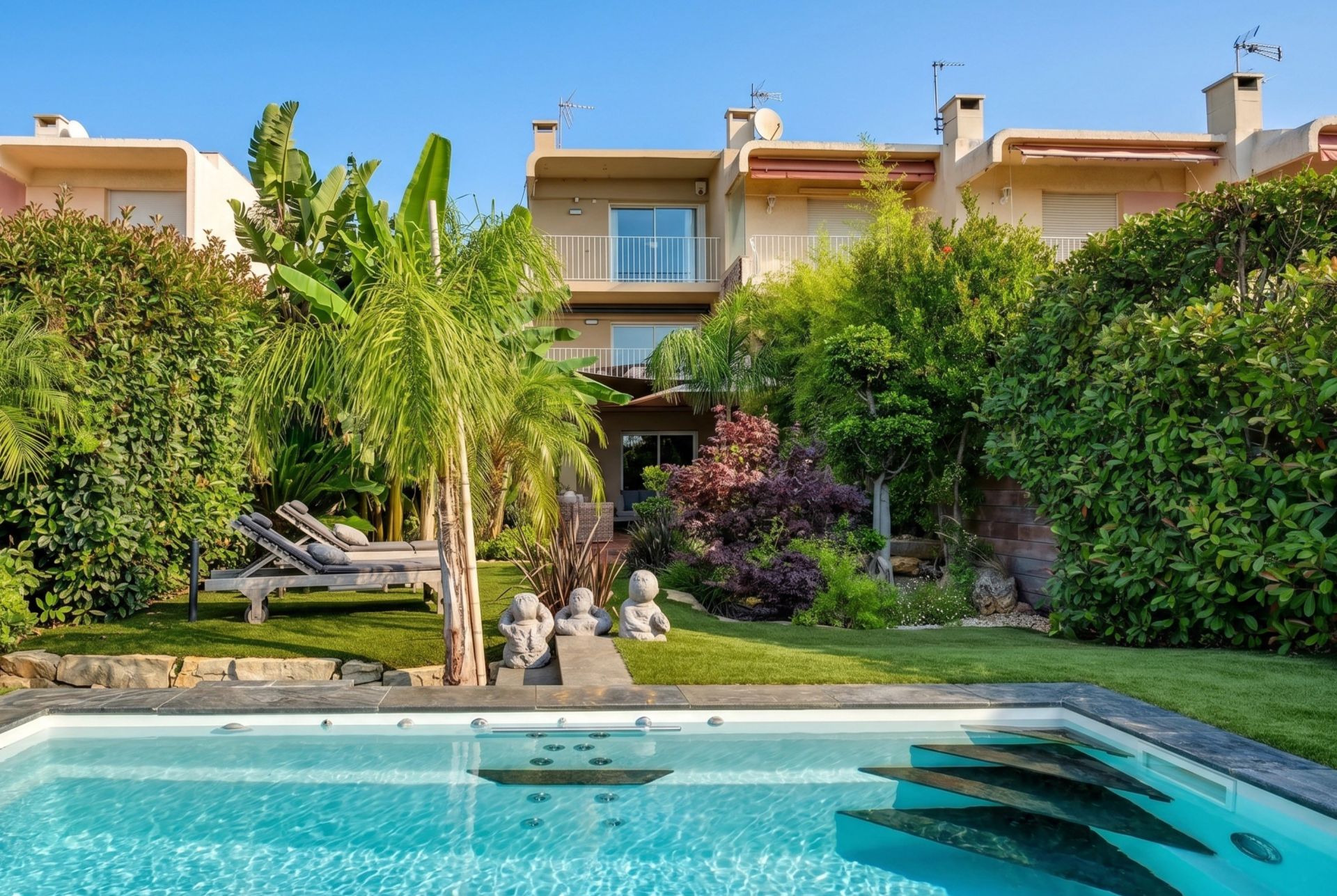 apartment 4 Rooms for sale on BANDOL (83150)