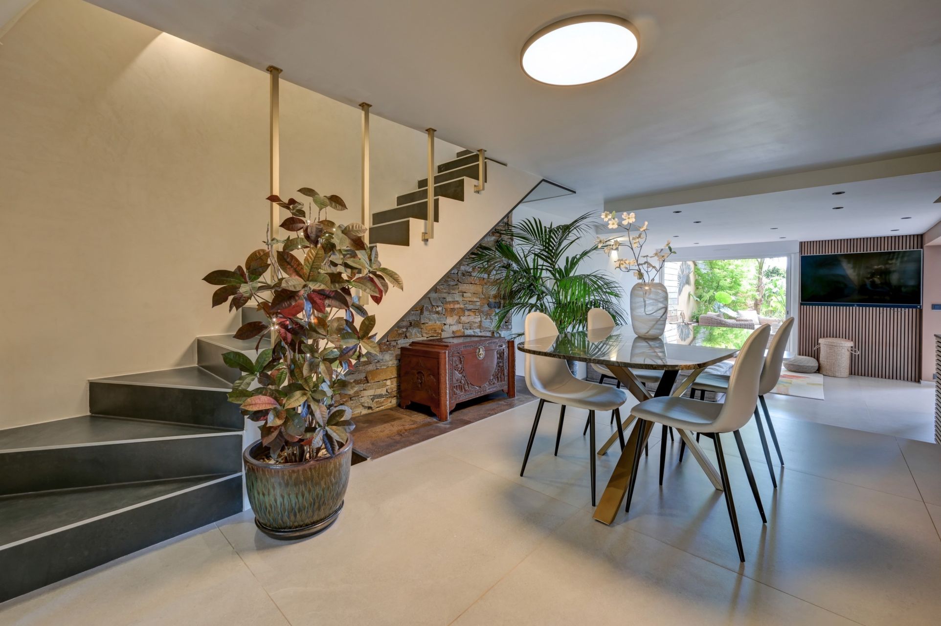 apartment 4 Rooms for sale on BANDOL (83150)