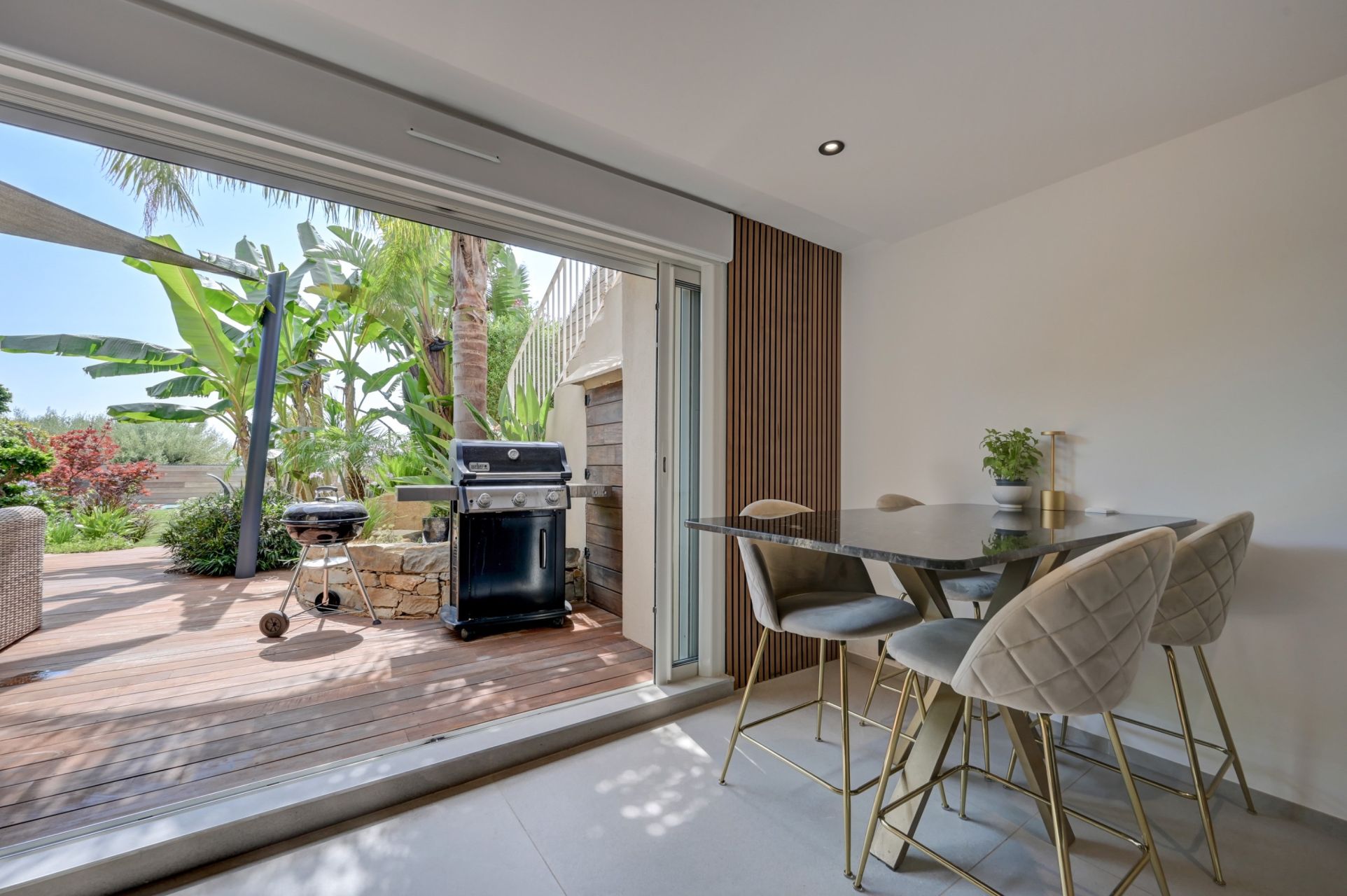apartment 4 Rooms for sale on BANDOL (83150)