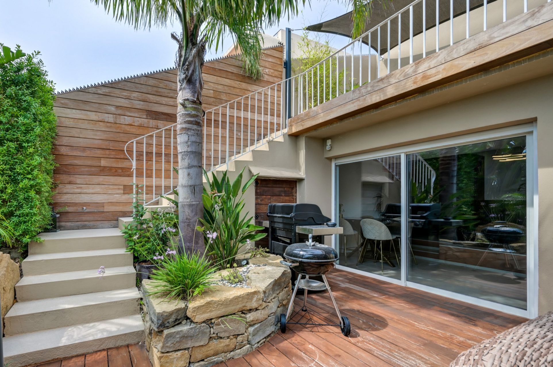 apartment 4 Rooms for sale on BANDOL (83150)