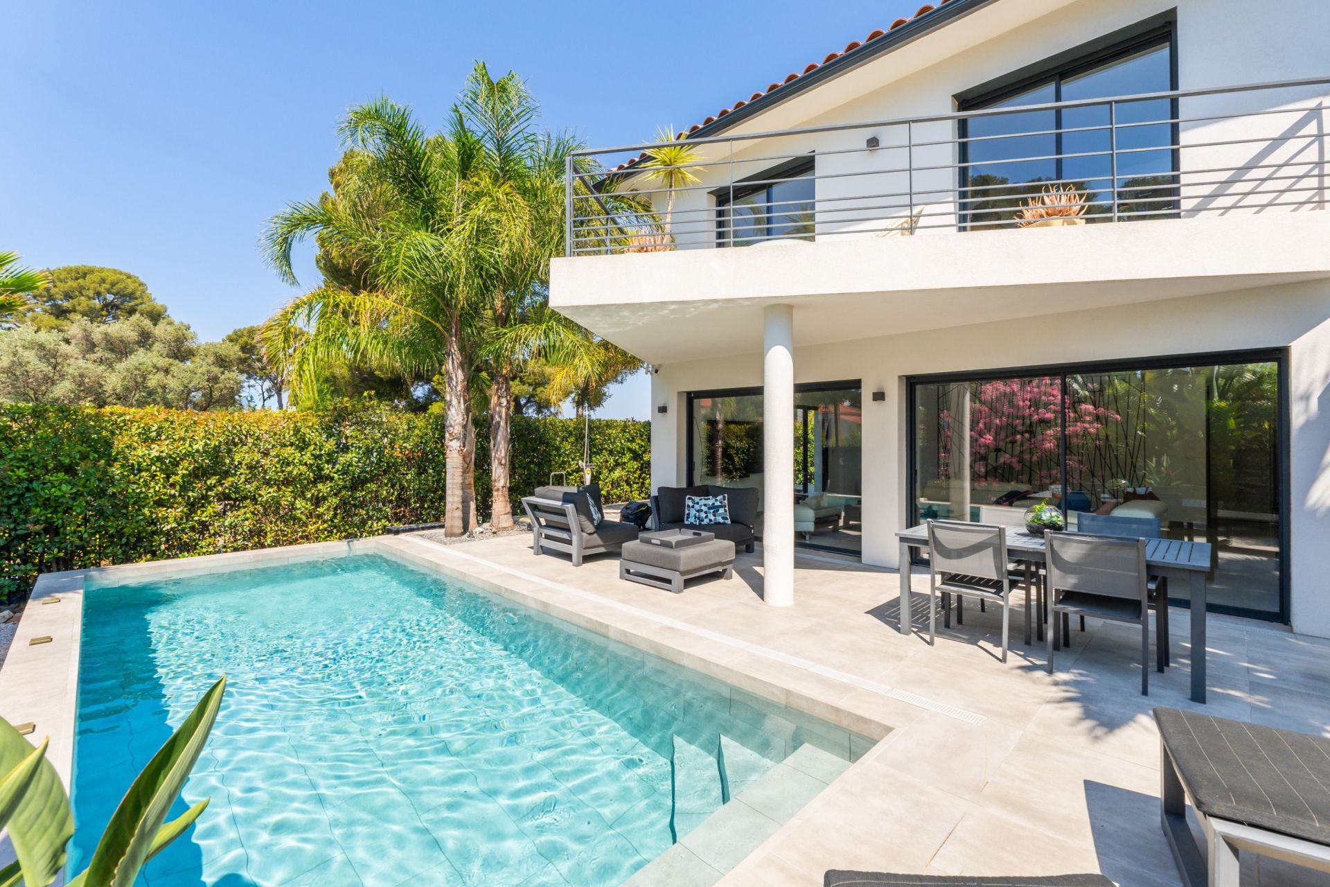 house 5 Rooms for sale on SANARY SUR MER (83110)