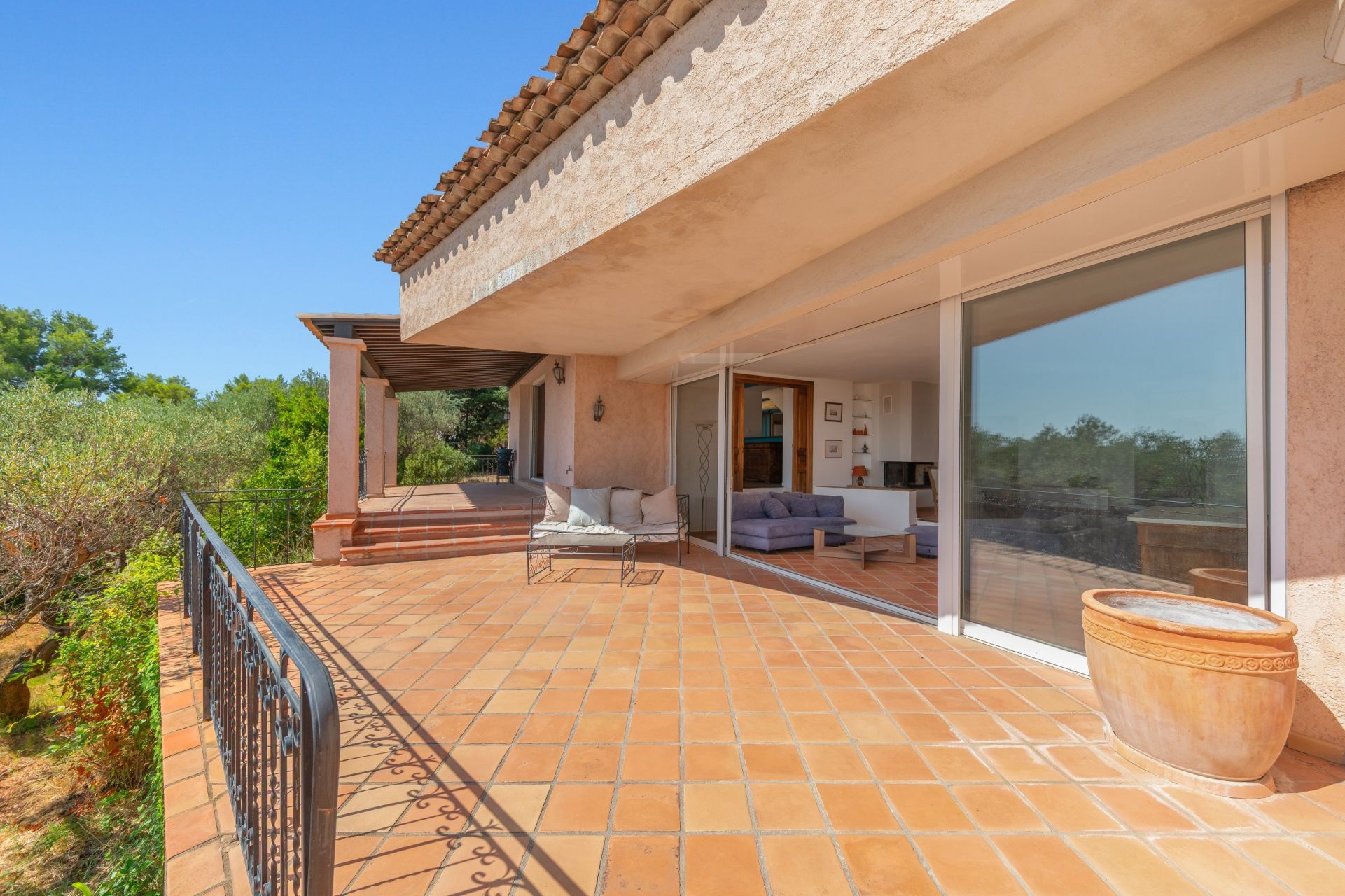 house 7 Rooms for sale on LA FARLEDE (83210)