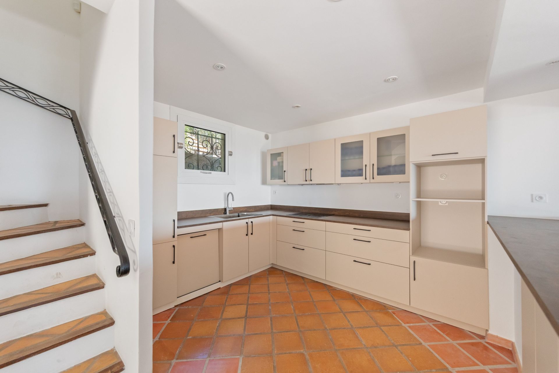 house 7 Rooms for sale on LA FARLEDE (83210)