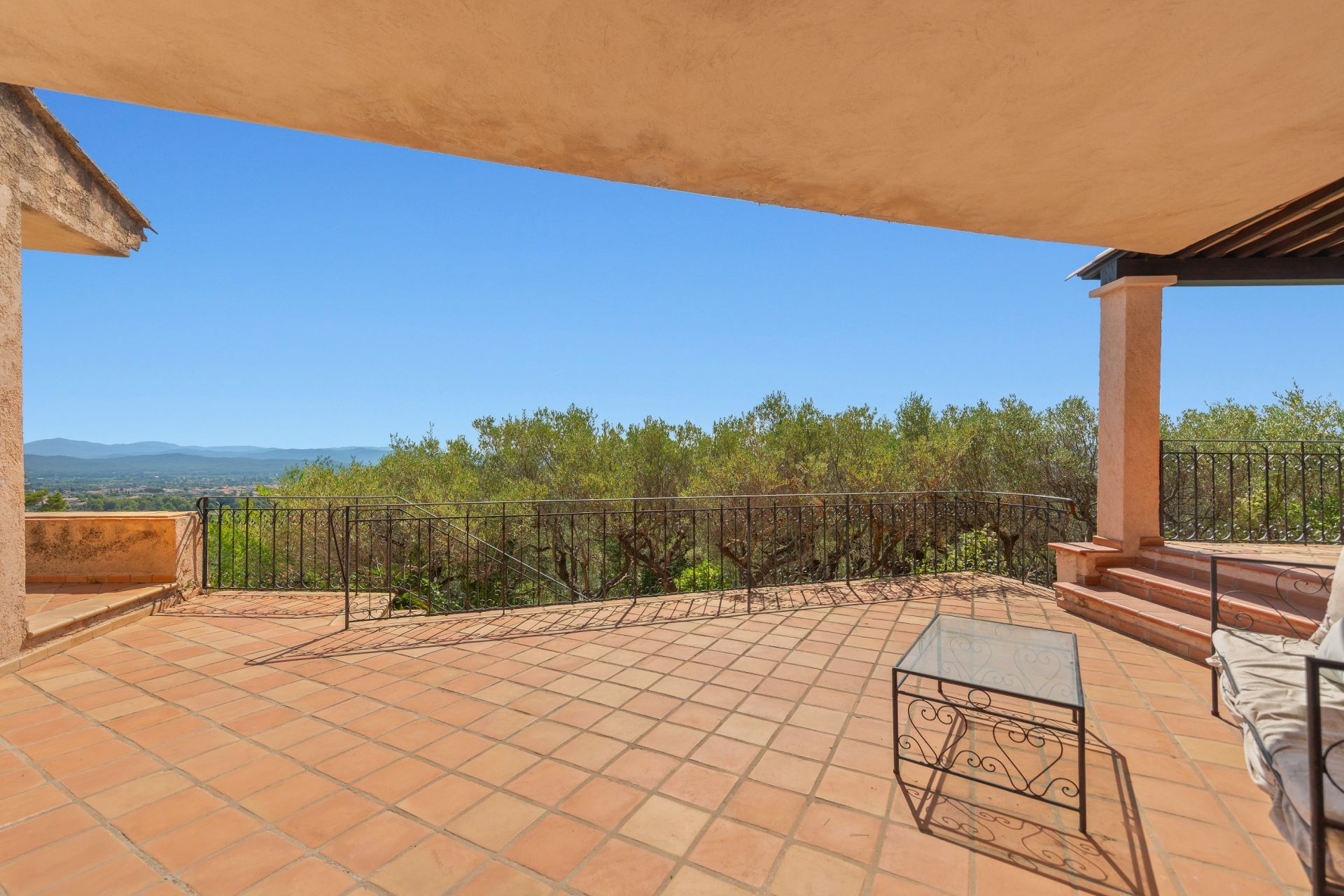 house 7 Rooms for sale on LA FARLEDE (83210)