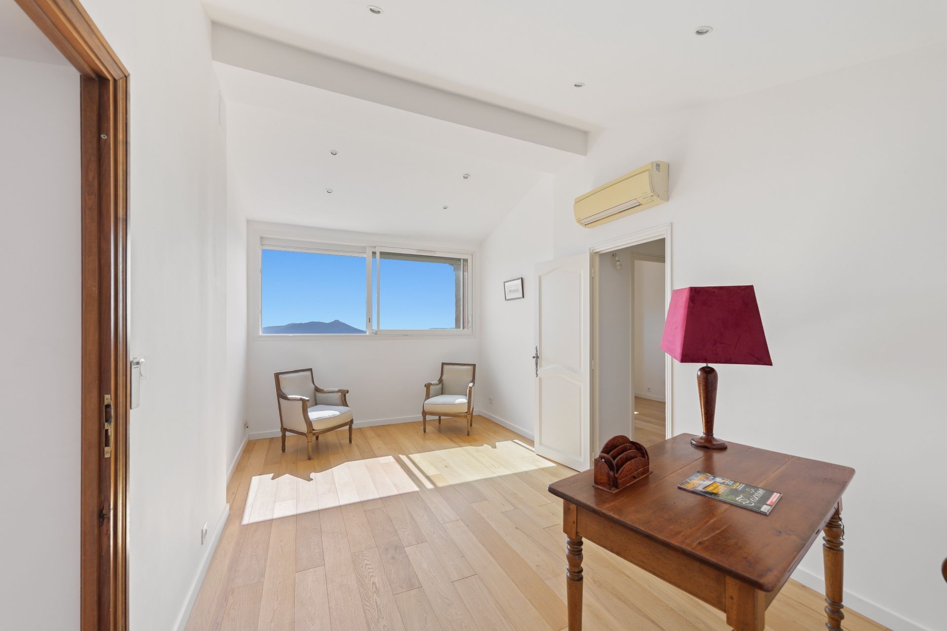 house 7 Rooms for sale on LA FARLEDE (83210)