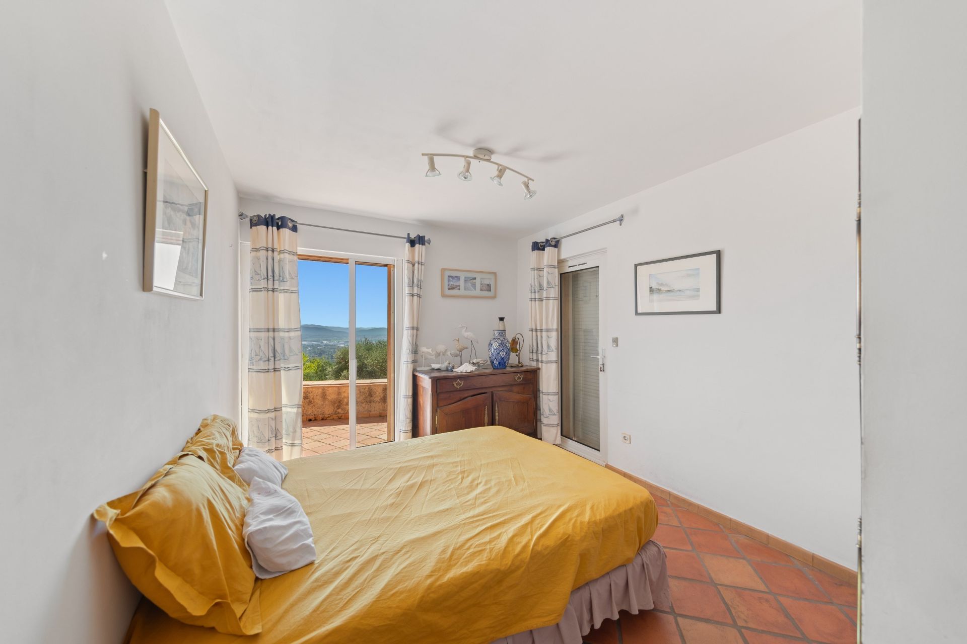 house 7 Rooms for sale on LA FARLEDE (83210)