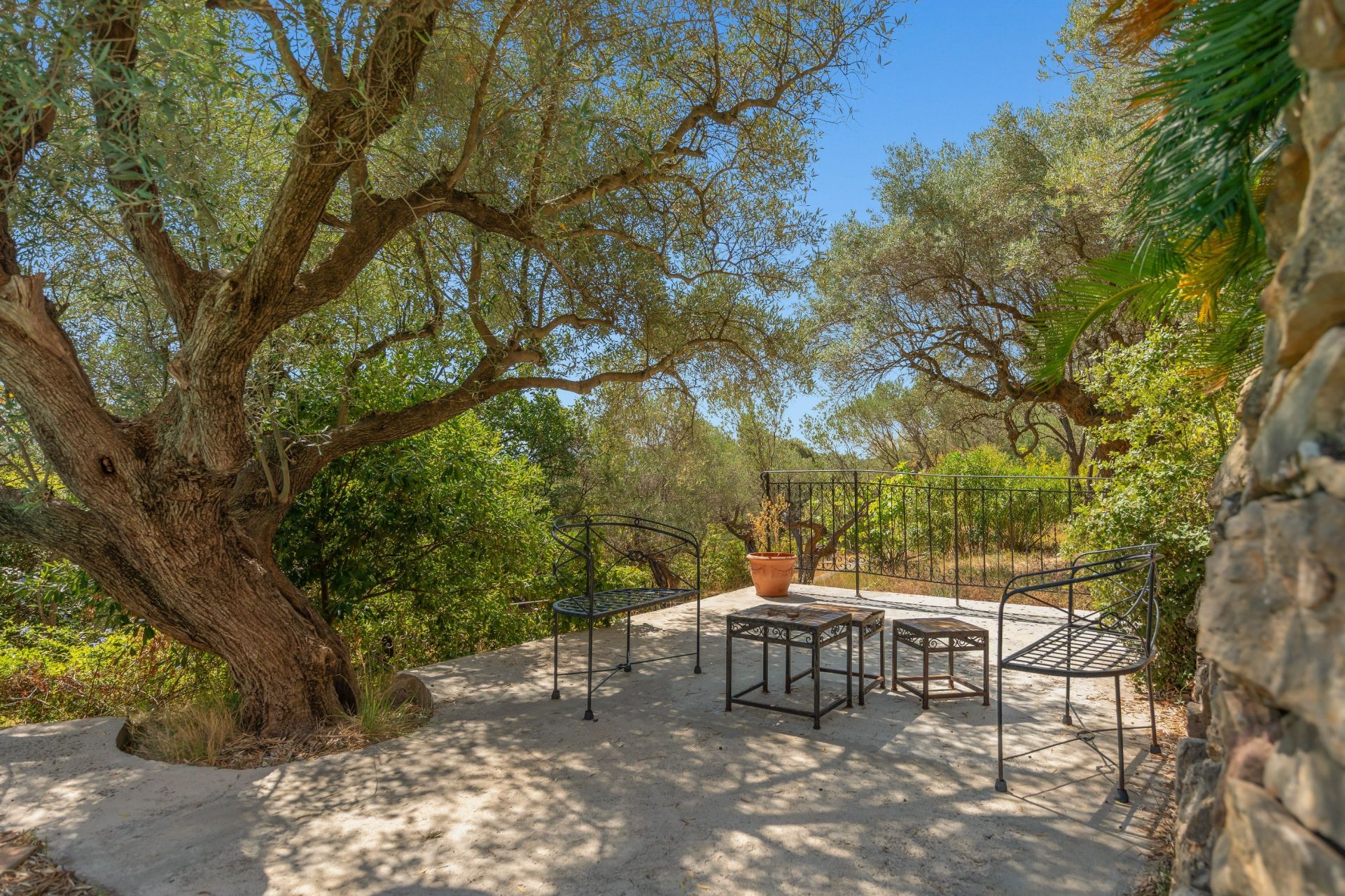 house 7 Rooms for sale on LA FARLEDE (83210)