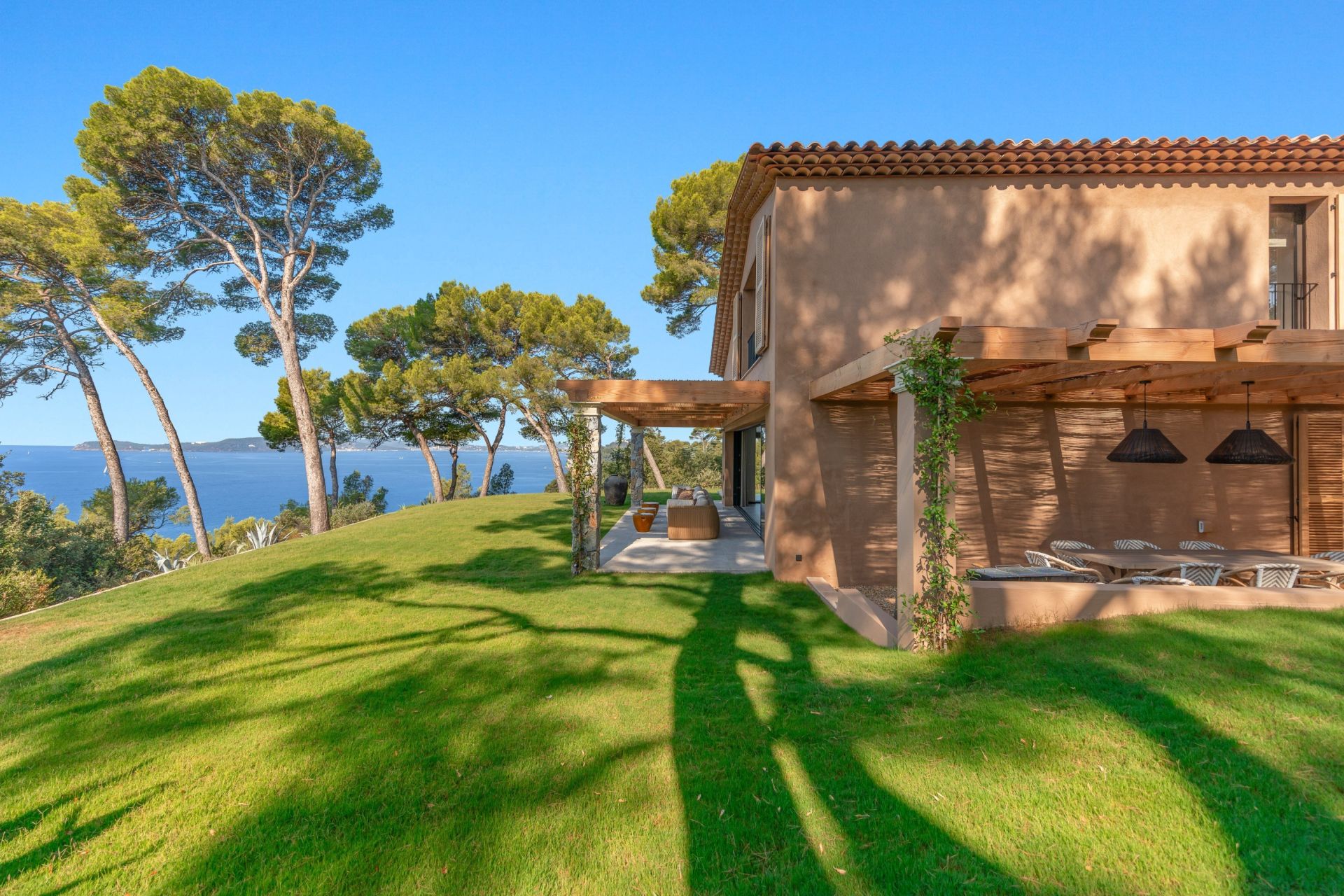 house 6 Rooms for sale on LE PRADET (83220)