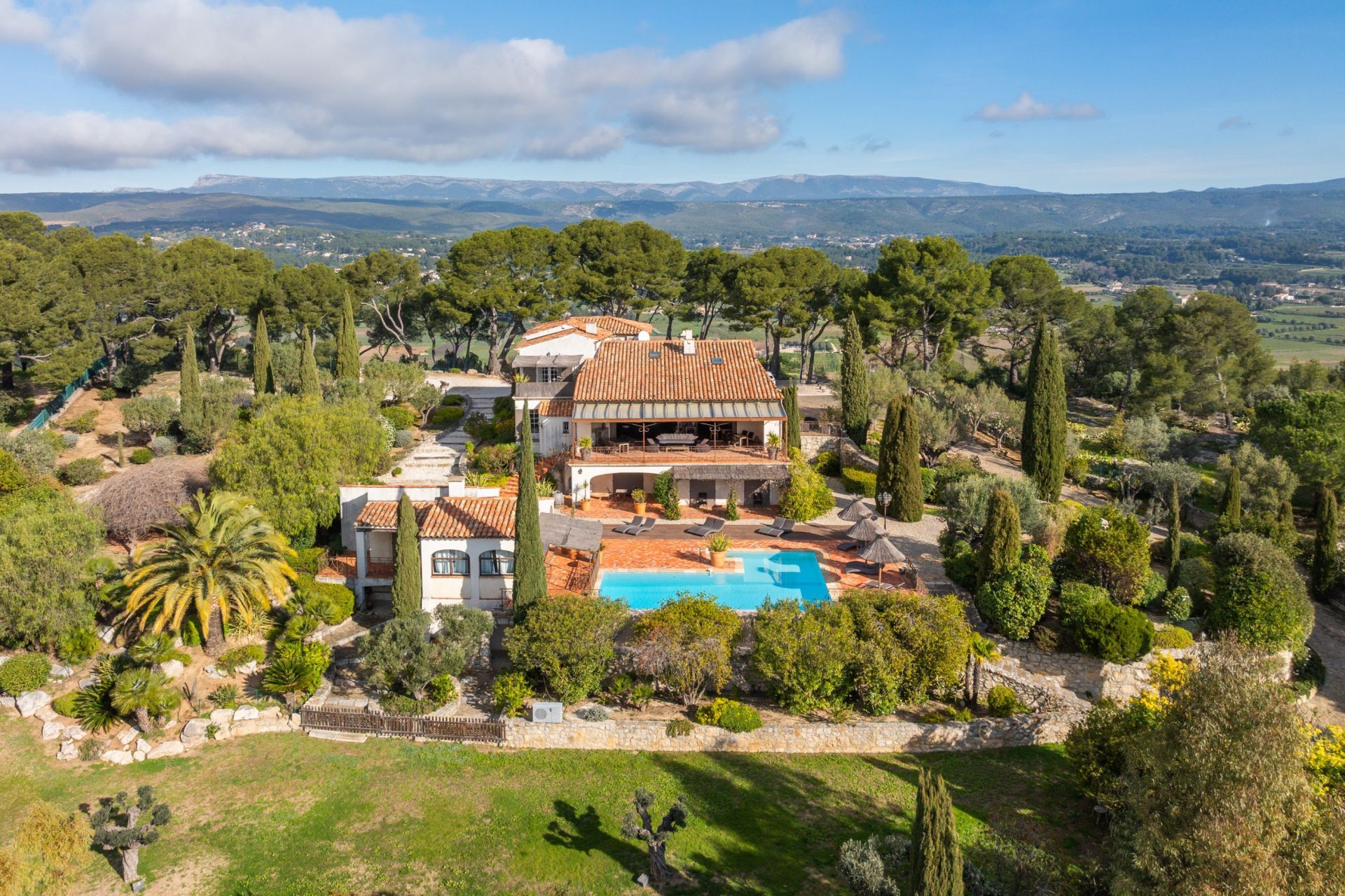 maison 15 Pièces en vente sur LA CADIERE D AZUR (83740)