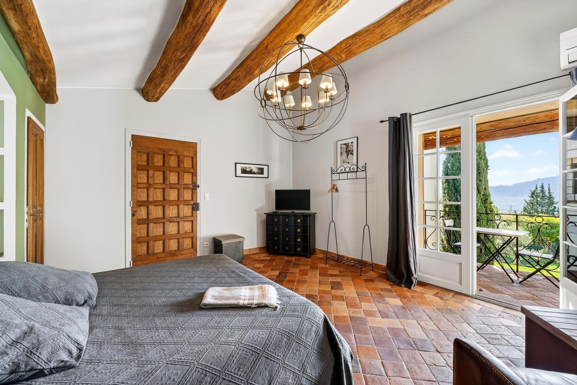 maison 15 Pièces en vente sur LA CADIERE D AZUR (83740)