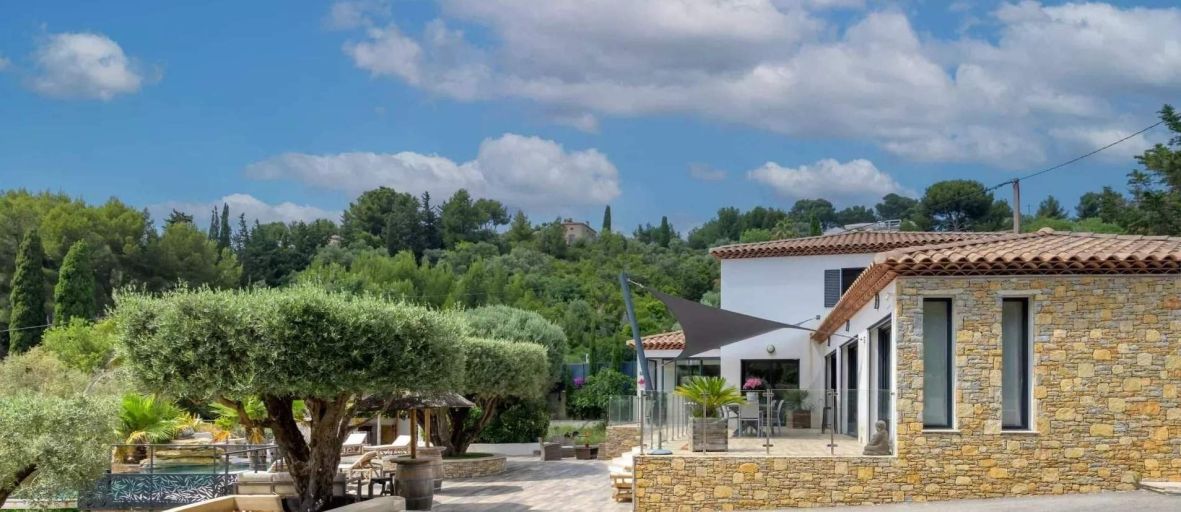house 8 Rooms for sale on OLLIOULES (83190)