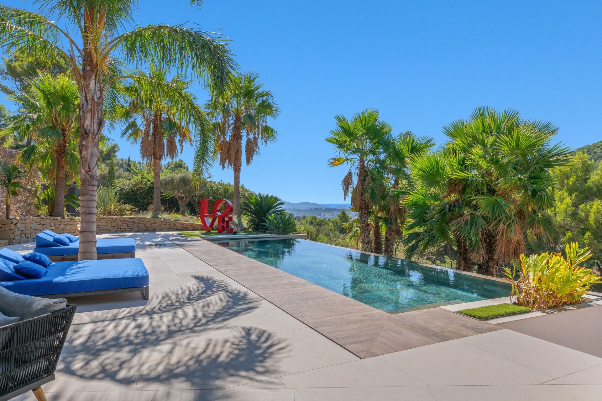 villa 7 Pièces en vente sur LA VALETTE DU VAR (83160)
