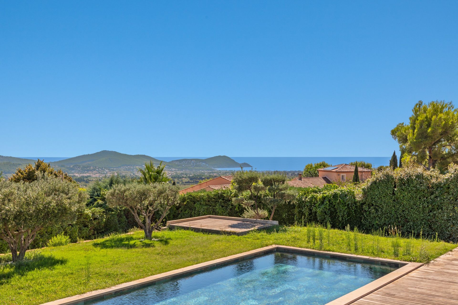 maison 9 Pièces en vente sur LA CADIERE D AZUR (83740)