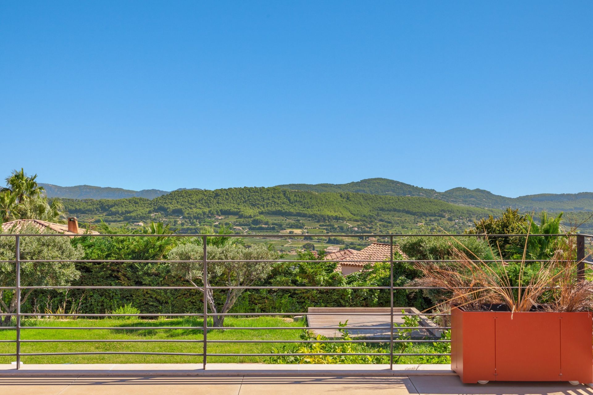 maison 9 Pièces en vente sur LA CADIERE D AZUR (83740)
