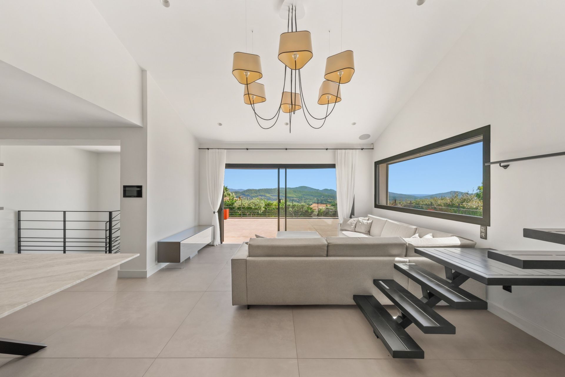 maison 9 Pièces en vente sur LA CADIERE D AZUR (83740)