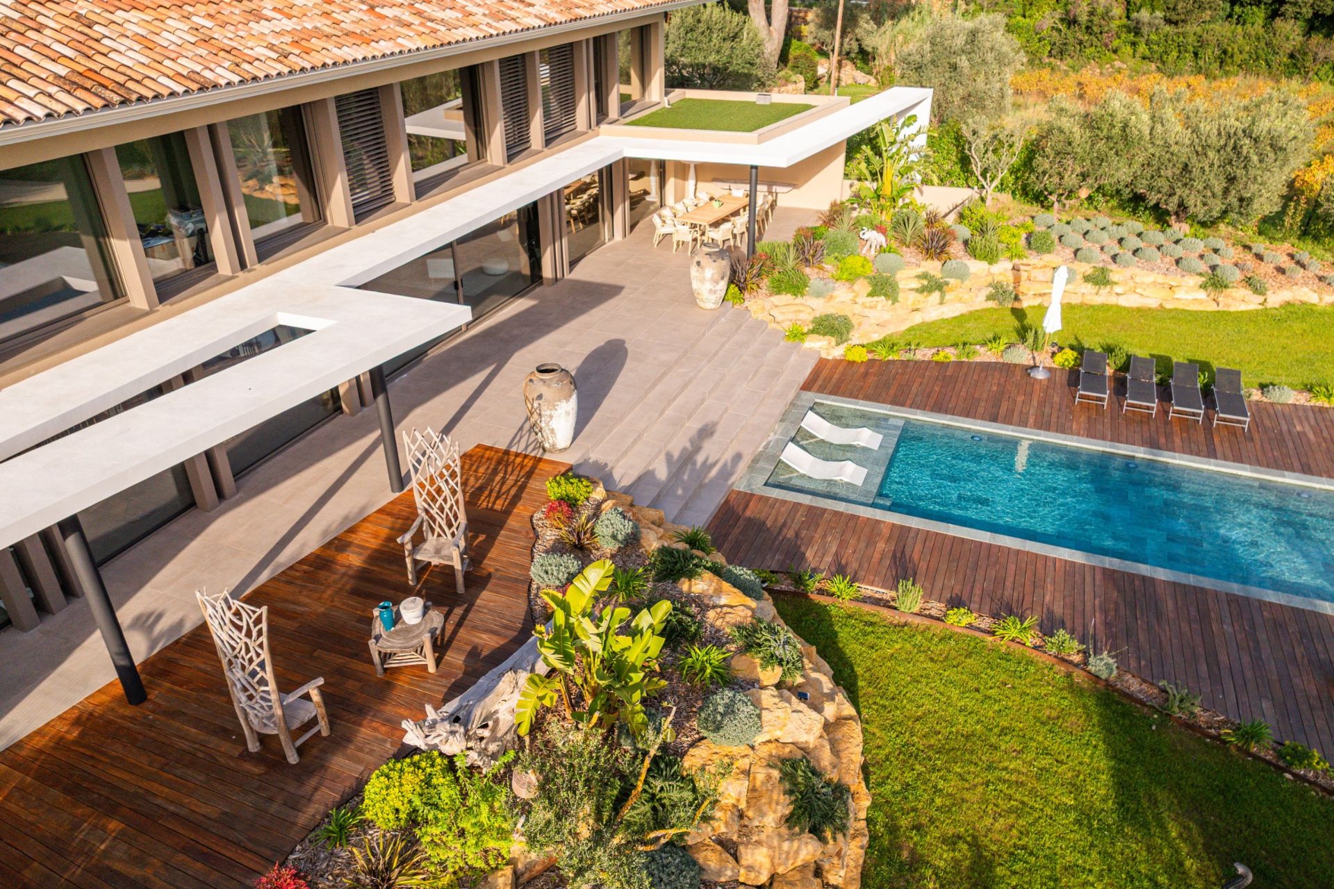 house 10 Rooms for sale on LA CADIERE D AZUR (83740)