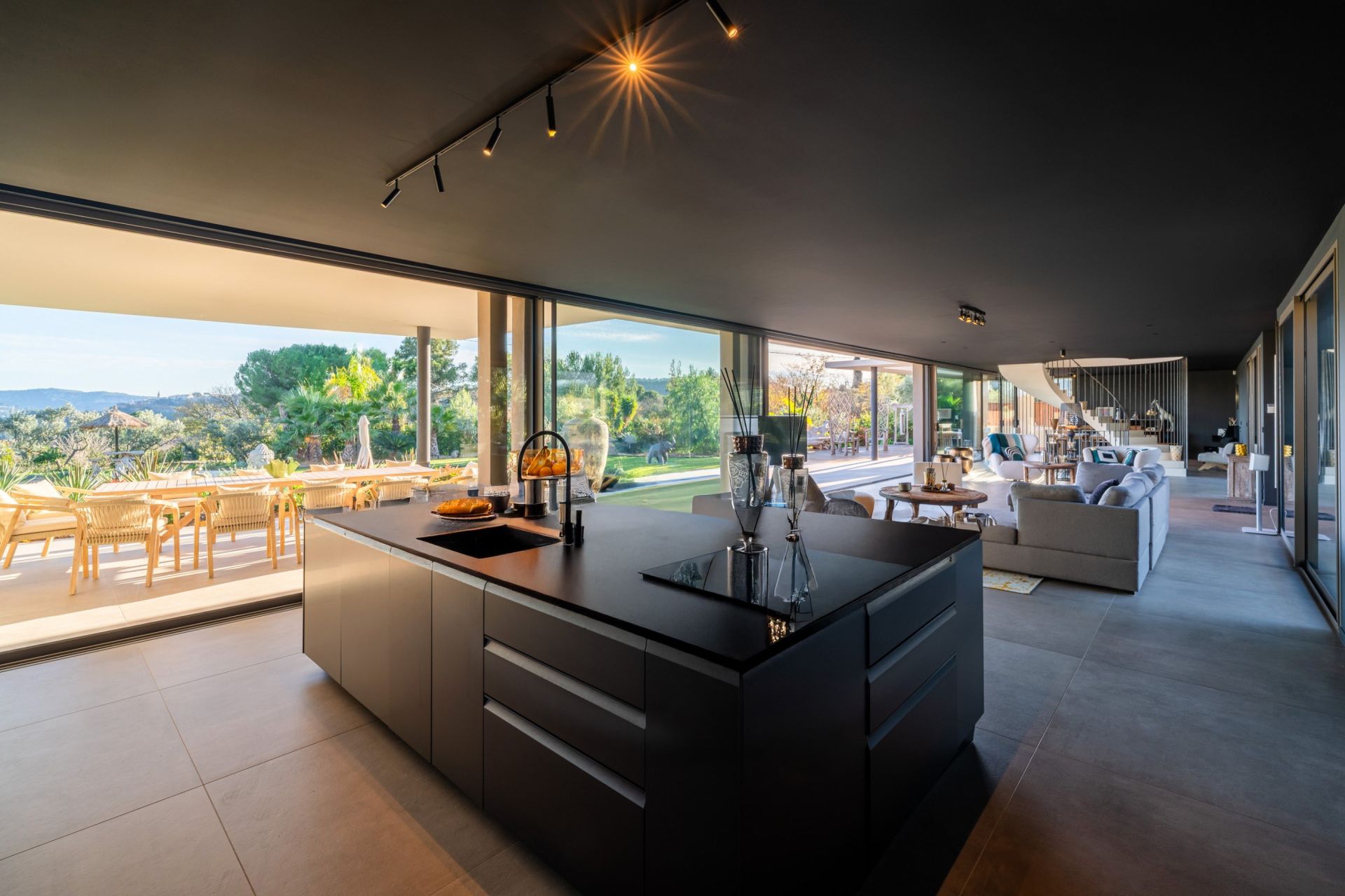 house 10 Rooms for sale on LA CADIERE D AZUR (83740)