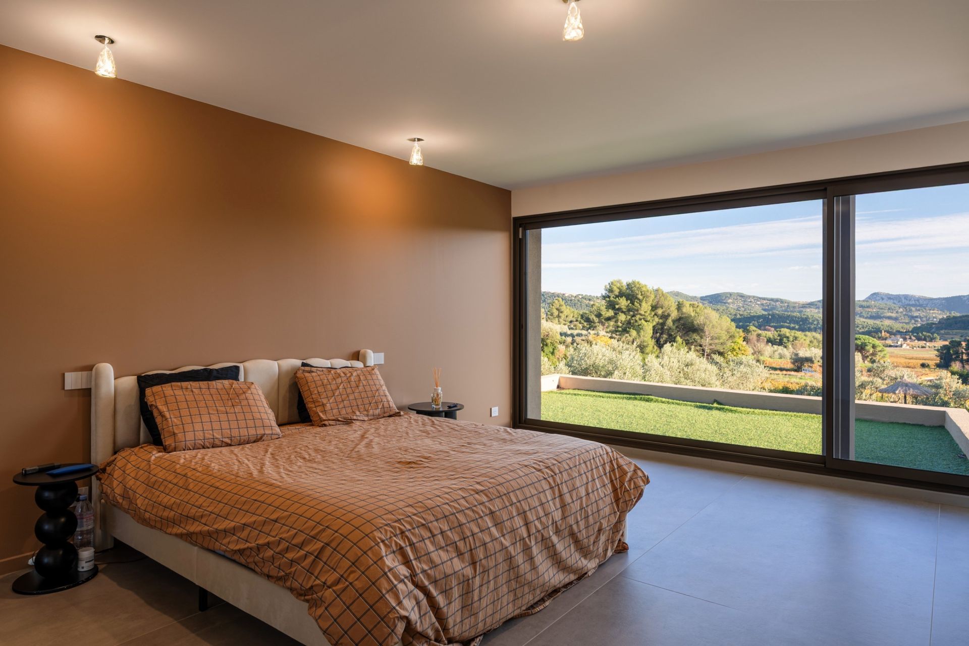 house 10 Rooms for sale on LA CADIERE D AZUR (83740)