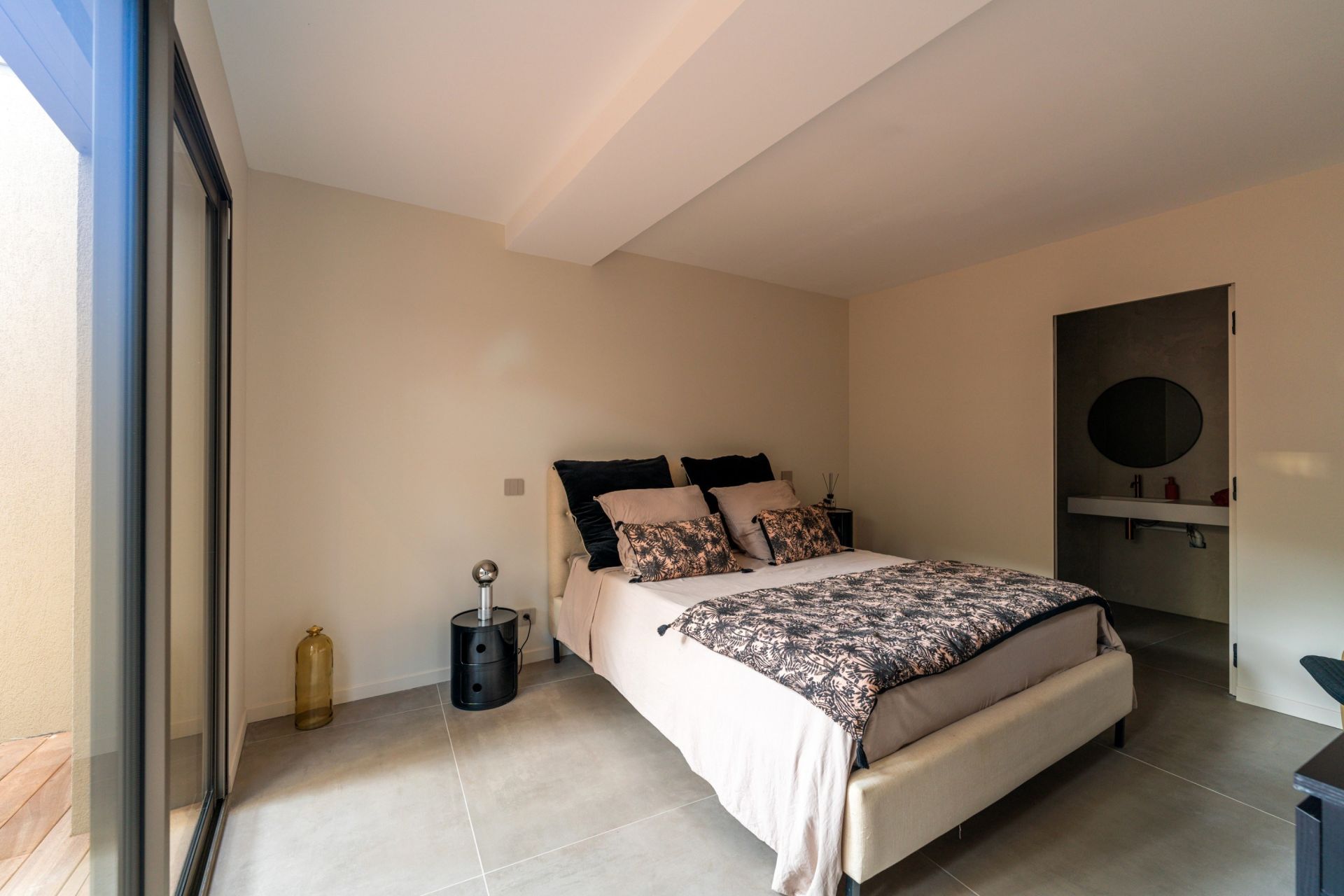 house 10 Rooms for sale on LA CADIERE D AZUR (83740)