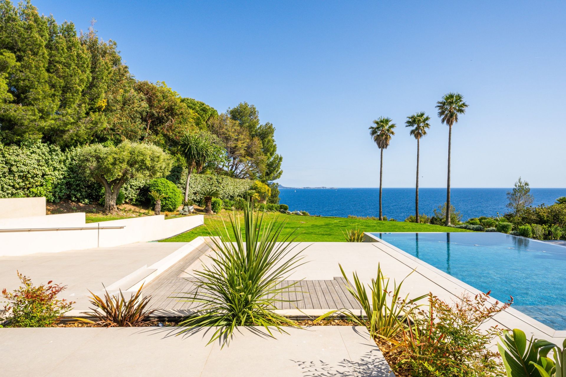 villa 8 Pièces en vente sur ST CYR SUR MER (83270)