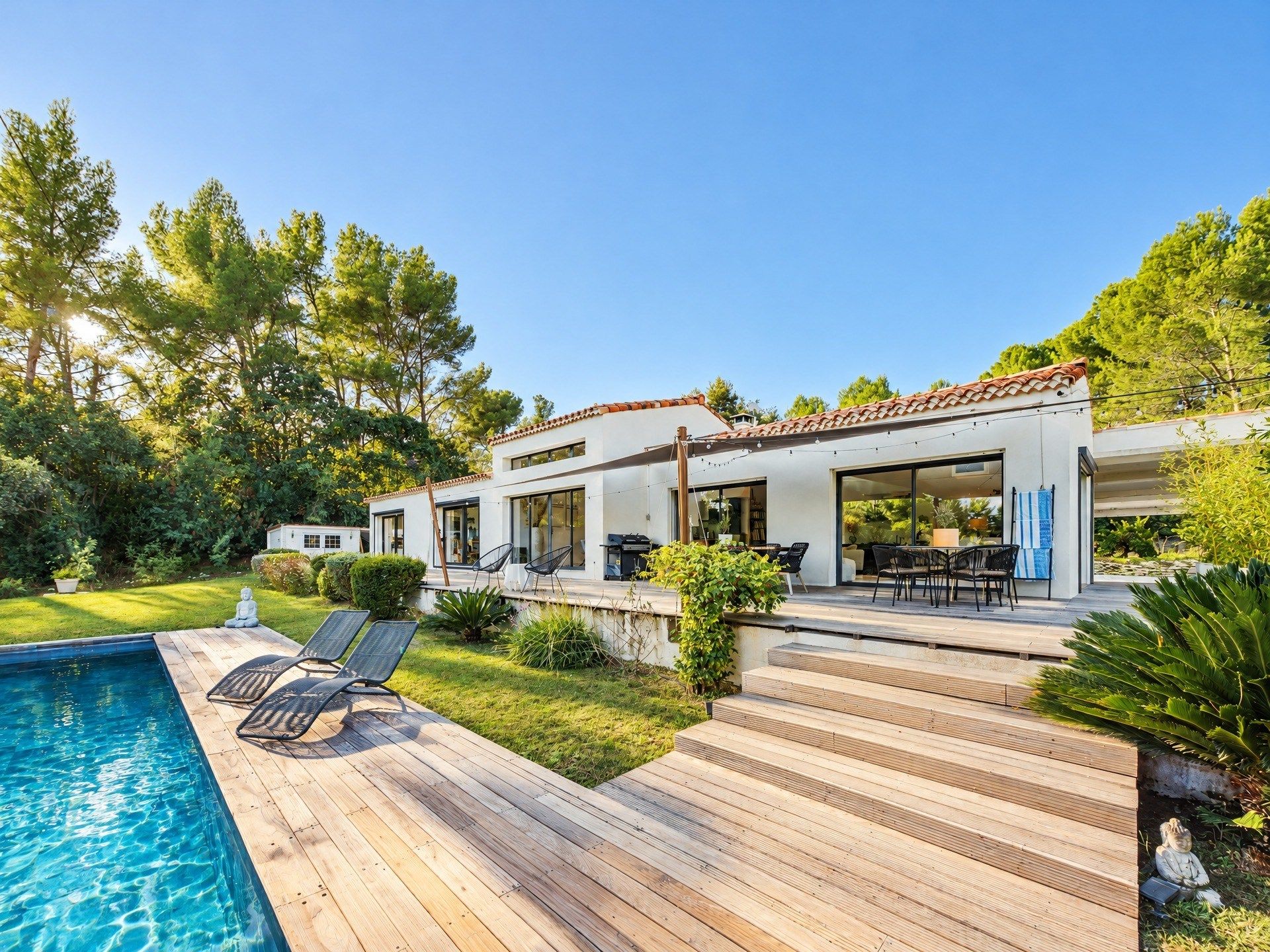 house 6 Rooms for sale on LE CASTELLET (83330)
