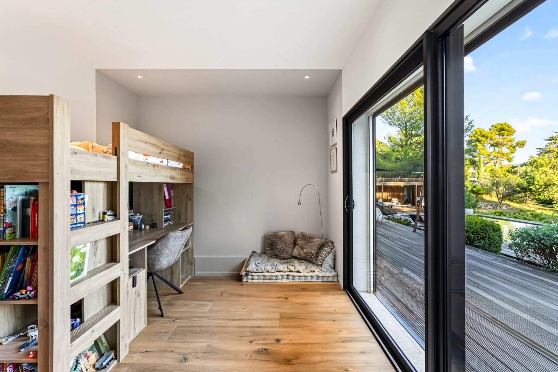 house 6 Rooms for sale on LE CASTELLET (83330)
